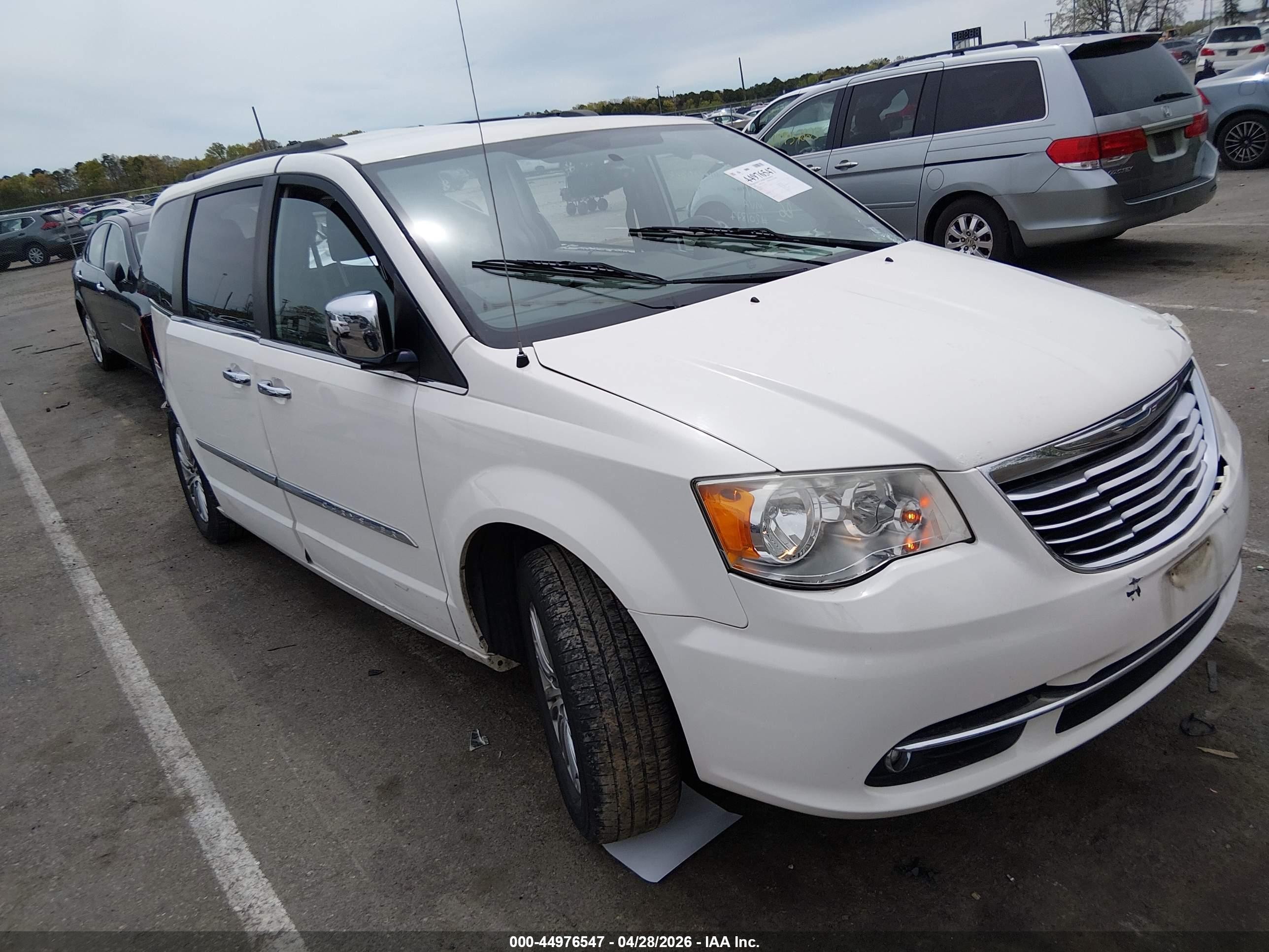 2013 Chrysler Town & Country Touring-l White vin: 2C4RC1CG9DR570815