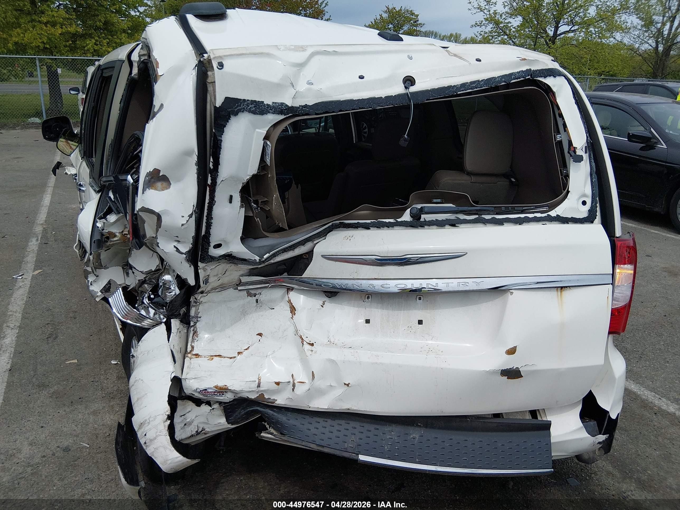 2013 Chrysler Town & Country Touring-l White vin: 2C4RC1CG9DR570815