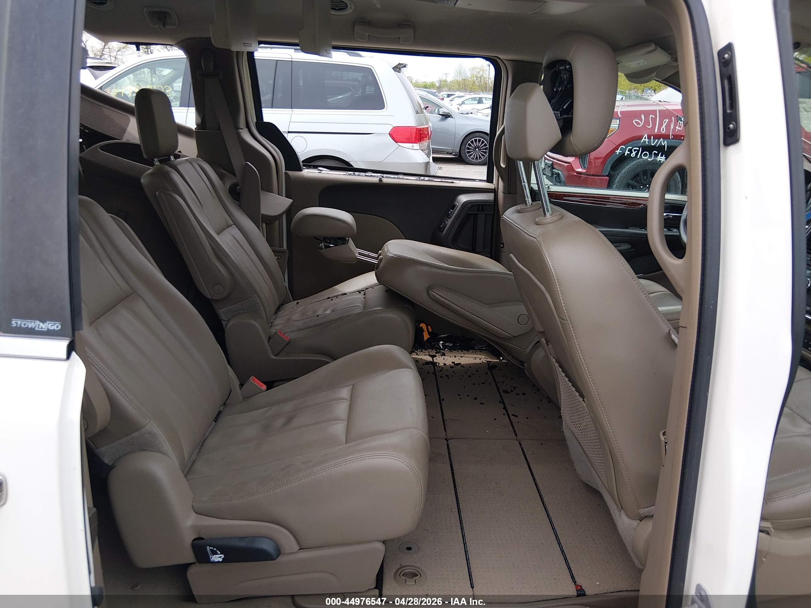 2013 Chrysler Town & Country Touring-l White vin: 2C4RC1CG9DR570815