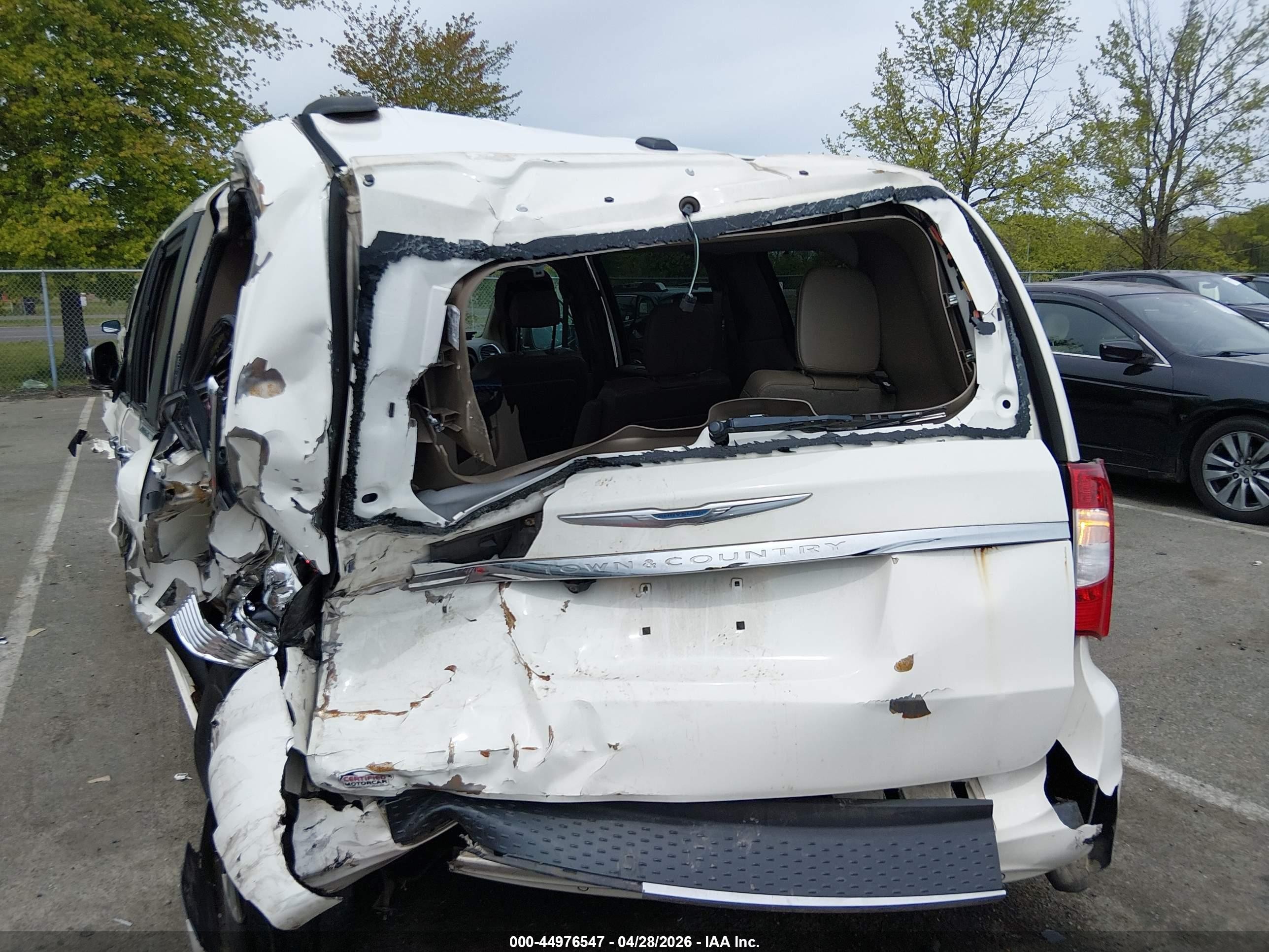 2013 Chrysler Town & Country Touring-l White vin: 2C4RC1CG9DR570815