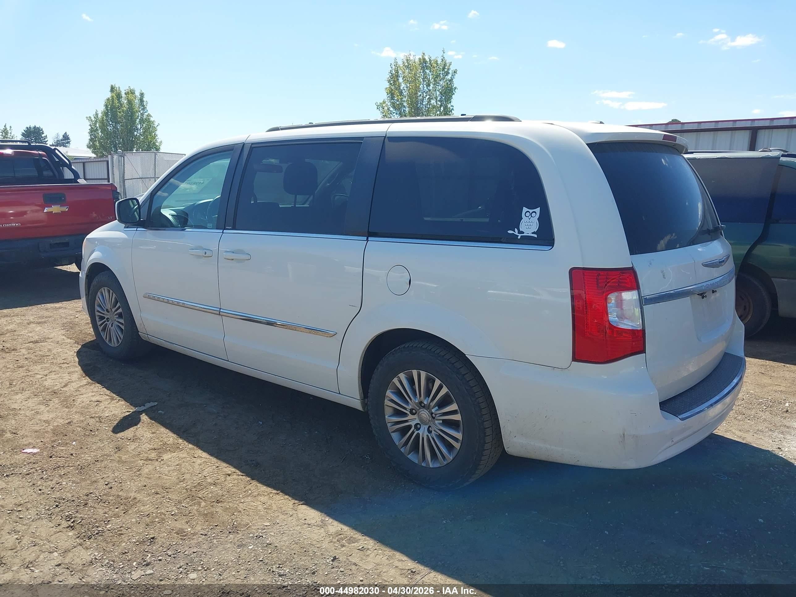2013 Chrysler Town & Country Touring-l White vin: 2C4RC1CG9DR707767