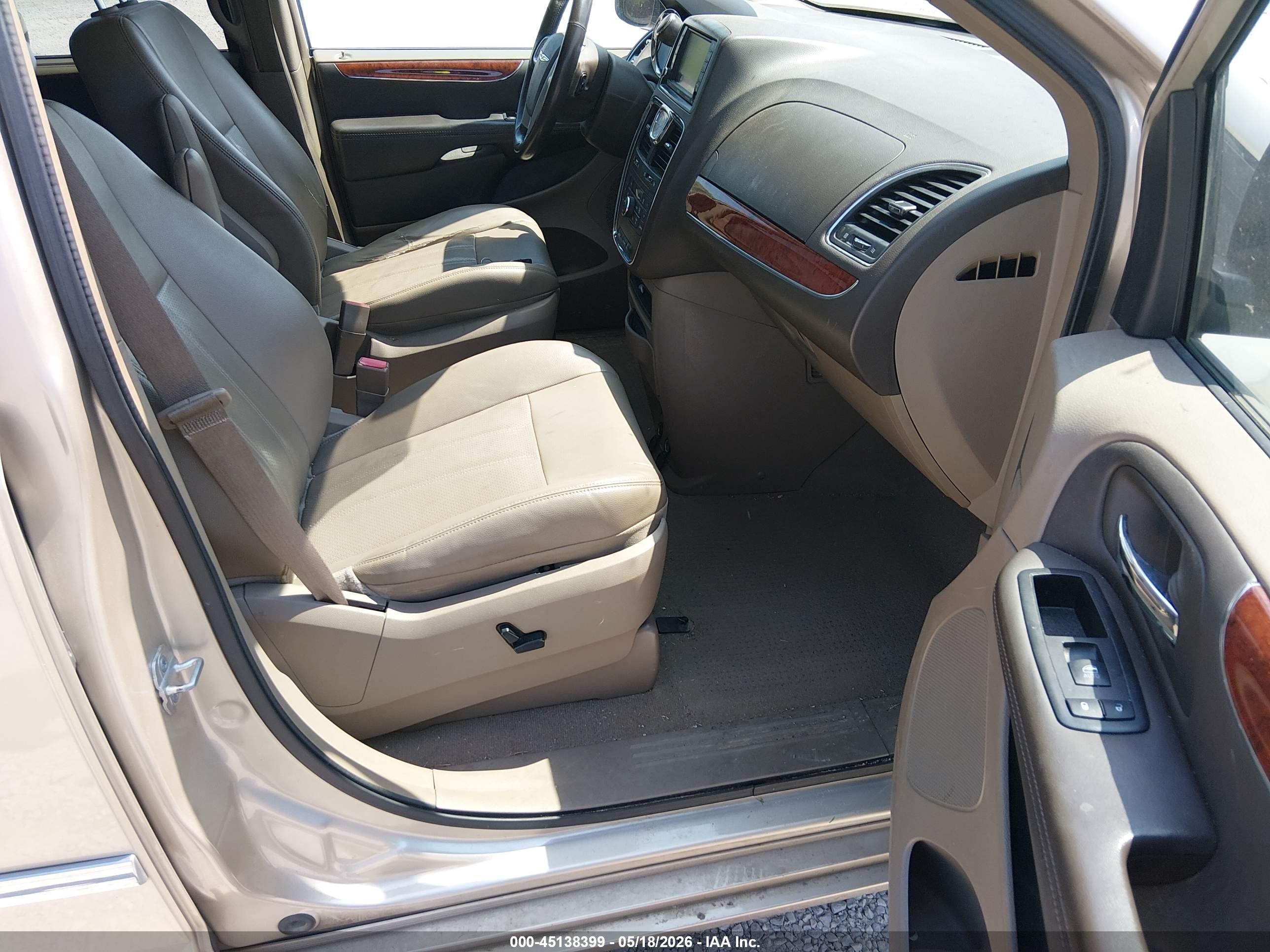 2013 Chrysler Town & Country Touring-l Beige vin: 2C4RC1CG9DR777155