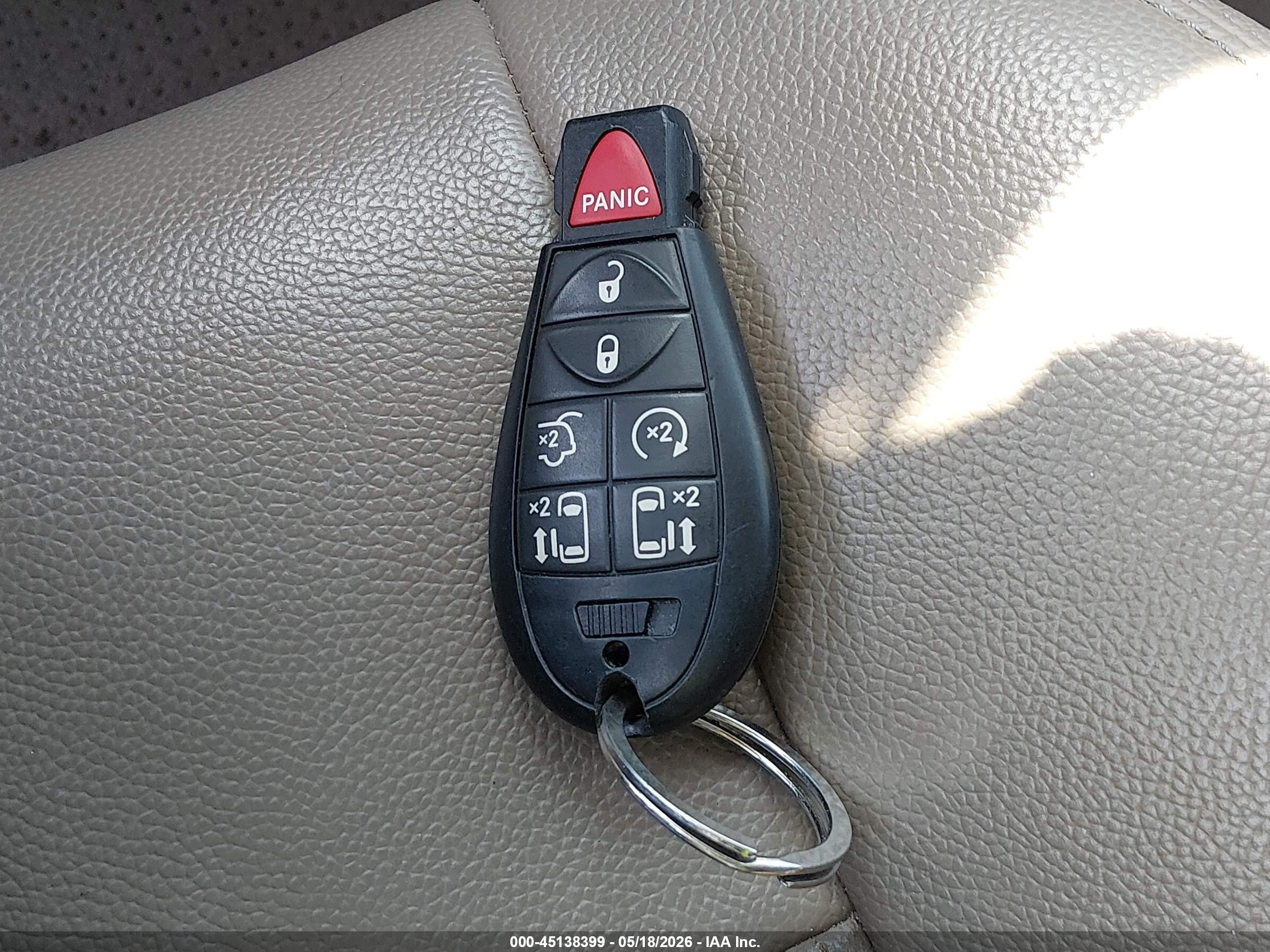 2013 Chrysler Town & Country Touring-l Beige vin: 2C4RC1CG9DR777155
