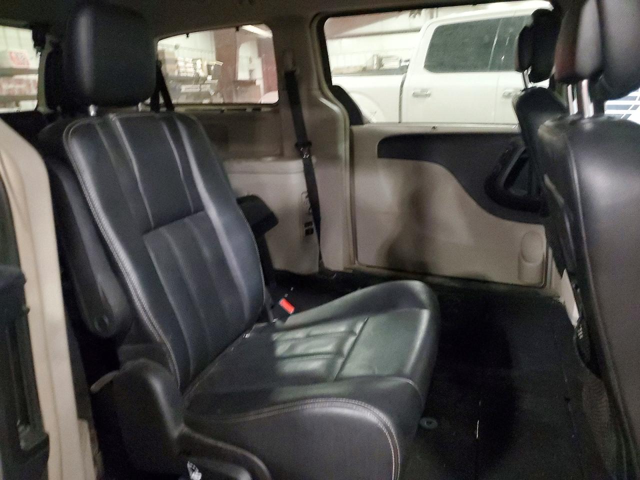 2014 Chrysler Town & Country Touring L Silver vin: 2C4RC1CG9ER133379