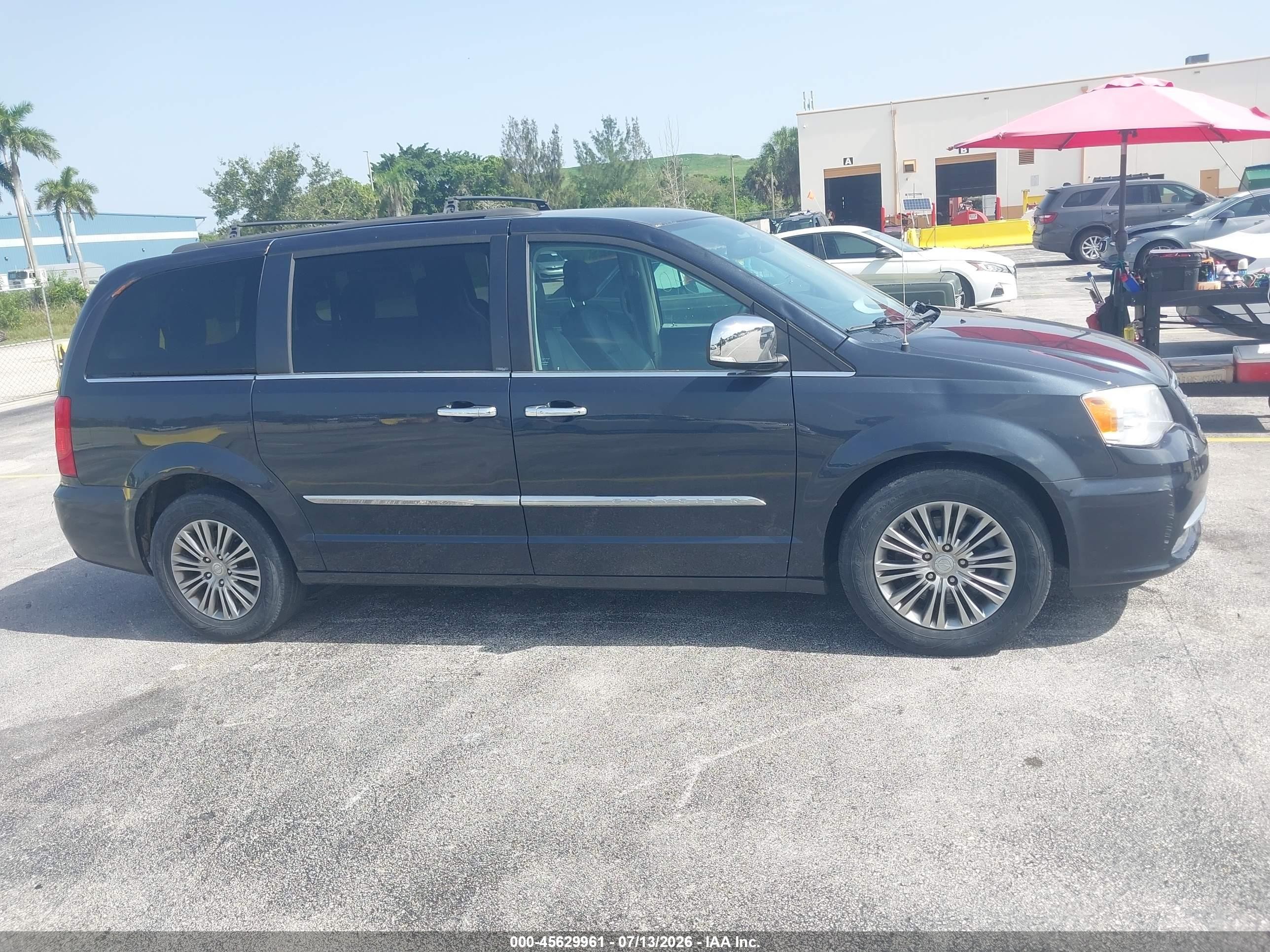 2014 Chrysler Town & Country Touring-l Gray vin: 2C4RC1CG9ER232543