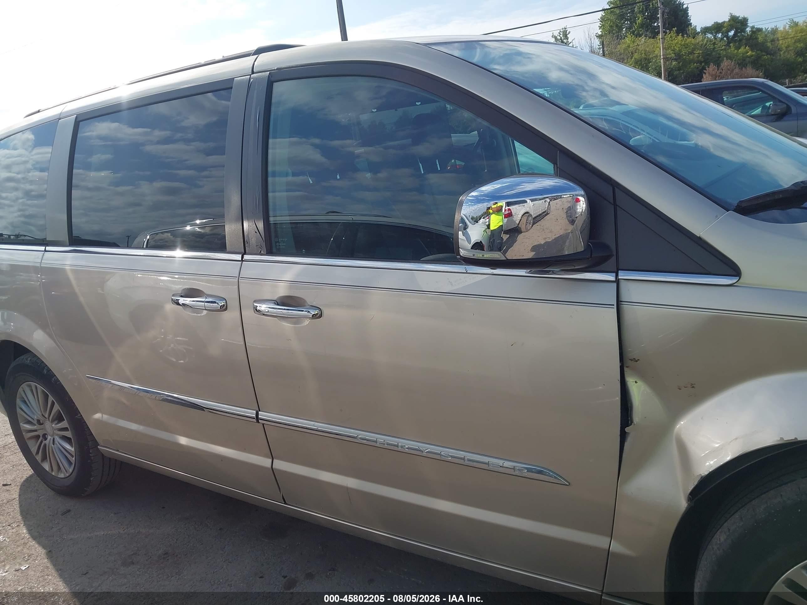 2014 Chrysler Town & Country Touring-l Gold vin: 2C4RC1CG9ER284982