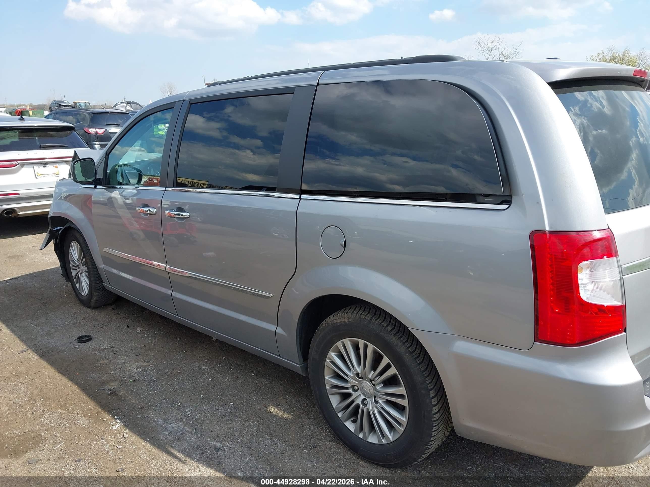 2014 Chrysler Town & Country Touring-l Silver vin: 2C4RC1CG9ER377999