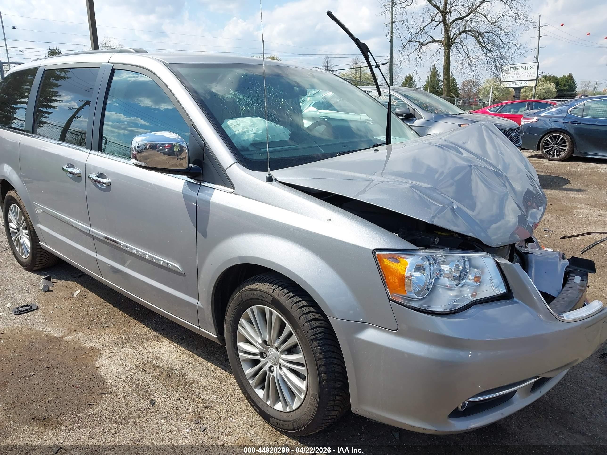 2014 Chrysler Town & Country Touring-l Silver vin: 2C4RC1CG9ER377999