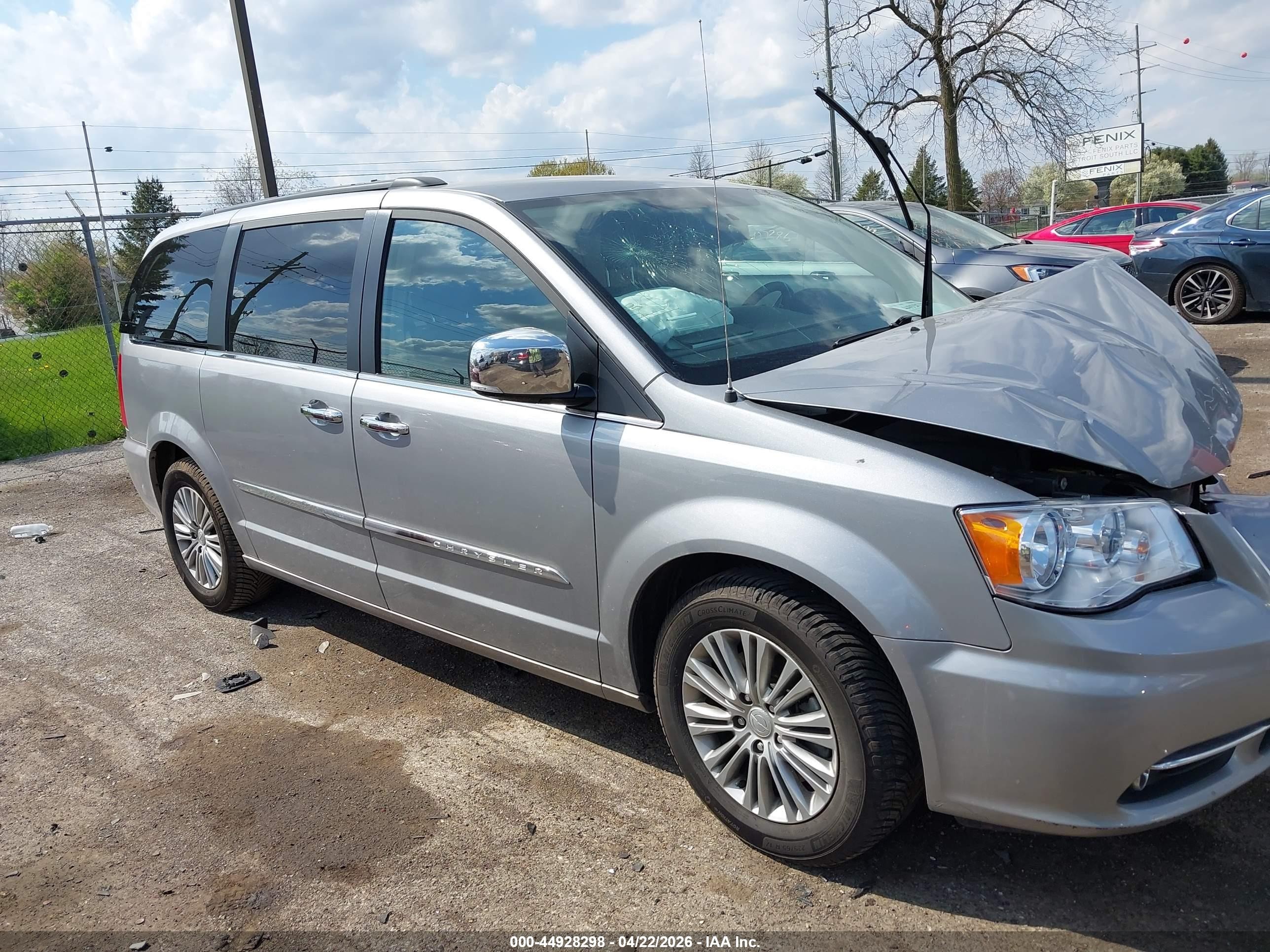 2014 Chrysler Town & Country Touring-l Silver vin: 2C4RC1CG9ER377999