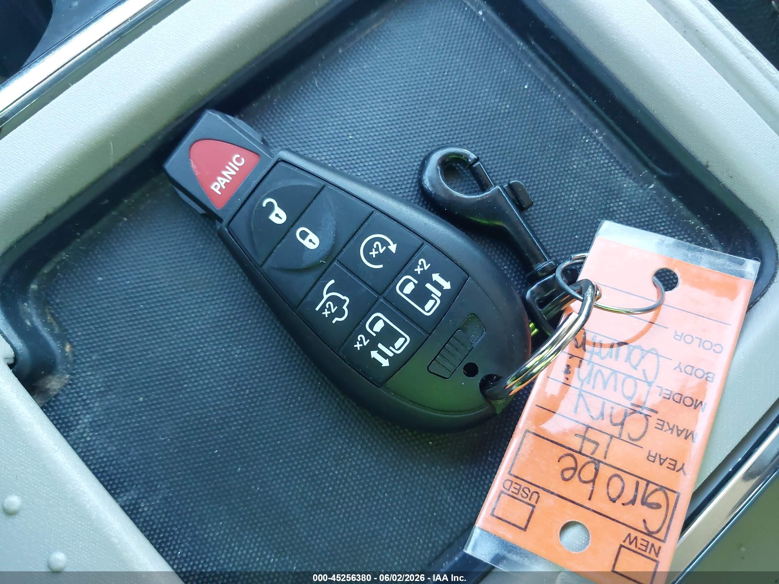 2014 Chrysler Town & Country Touring-l Red vin: 2C4RC1CG9ER413187