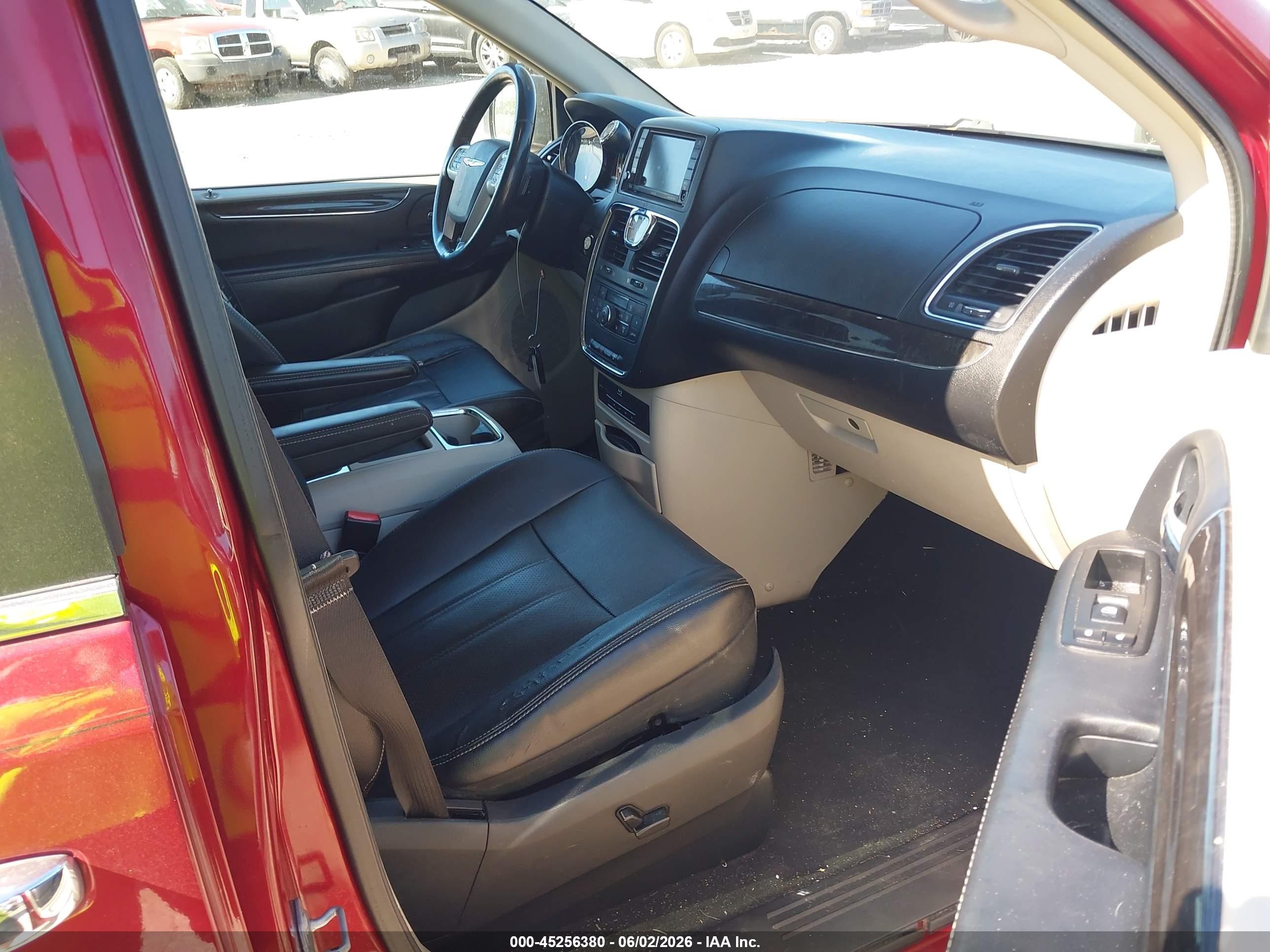2014 Chrysler Town & Country Touring-l Red vin: 2C4RC1CG9ER413187