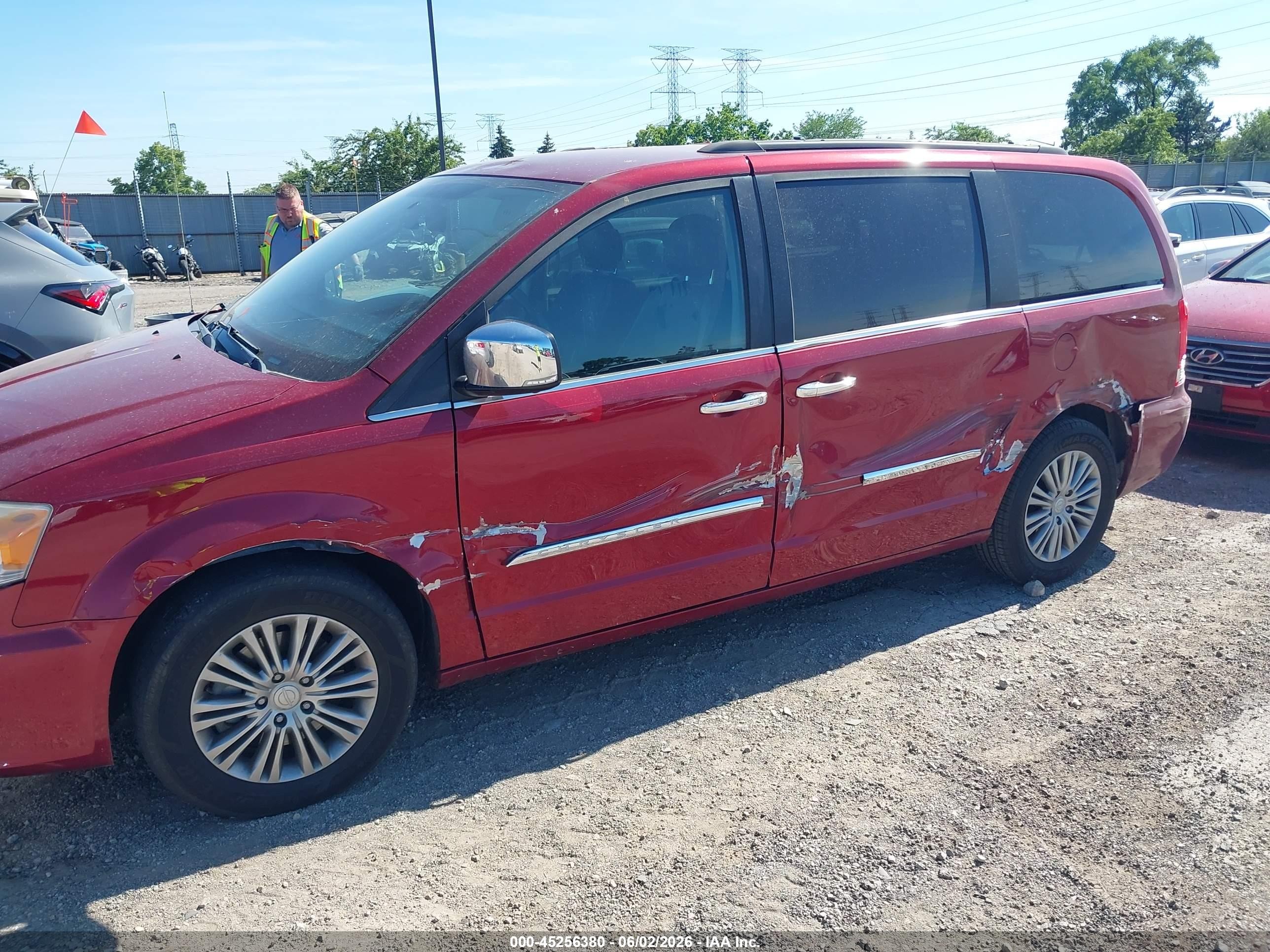 2014 Chrysler Town & Country Touring-l Red vin: 2C4RC1CG9ER413187
