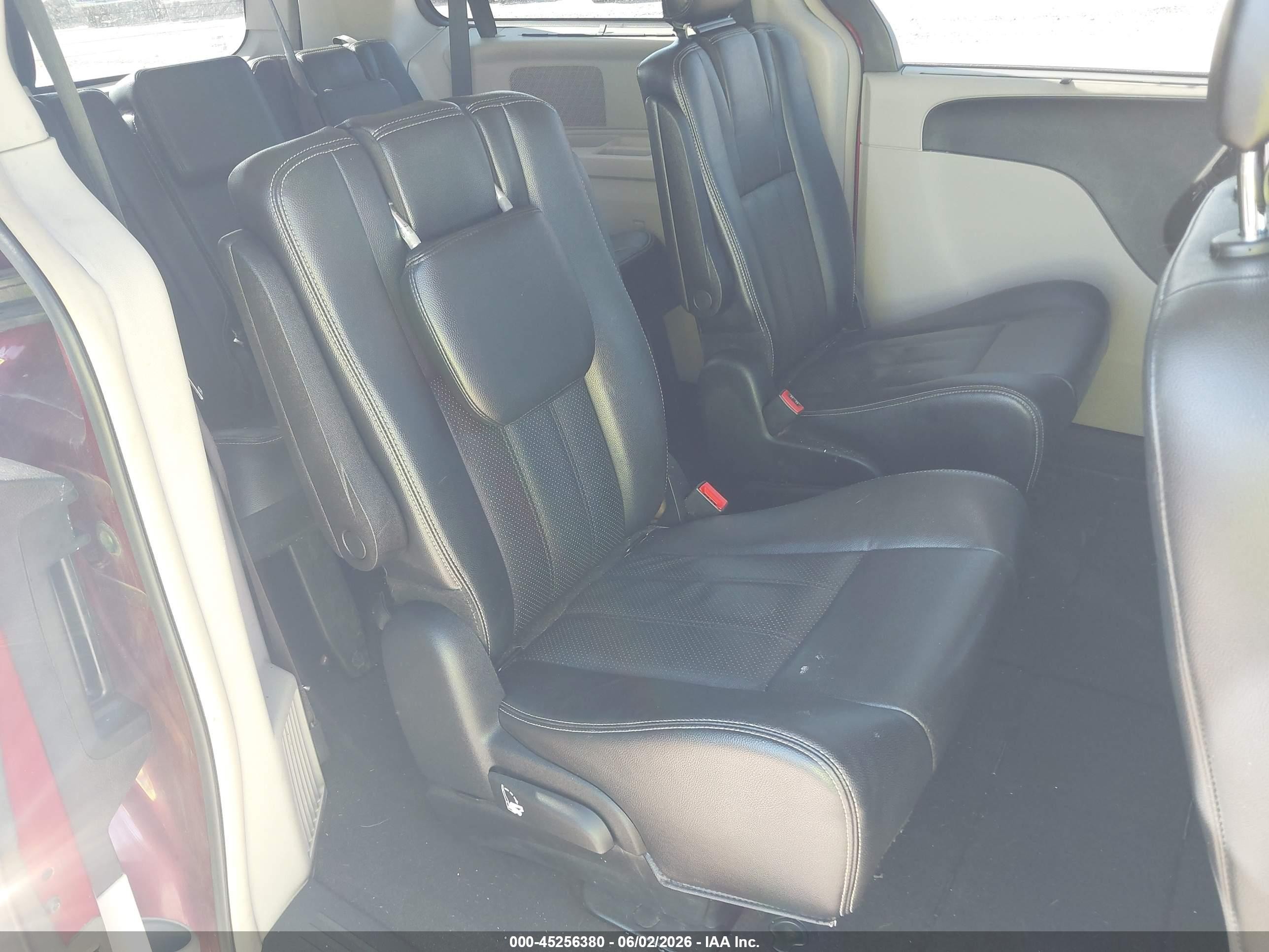 2014 Chrysler Town & Country Touring-l Red vin: 2C4RC1CG9ER413187