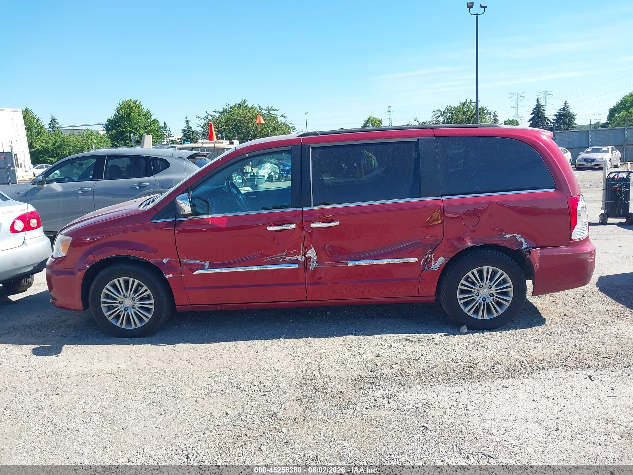 2014 Chrysler Town & Country Touring-l Red vin: 2C4RC1CG9ER413187