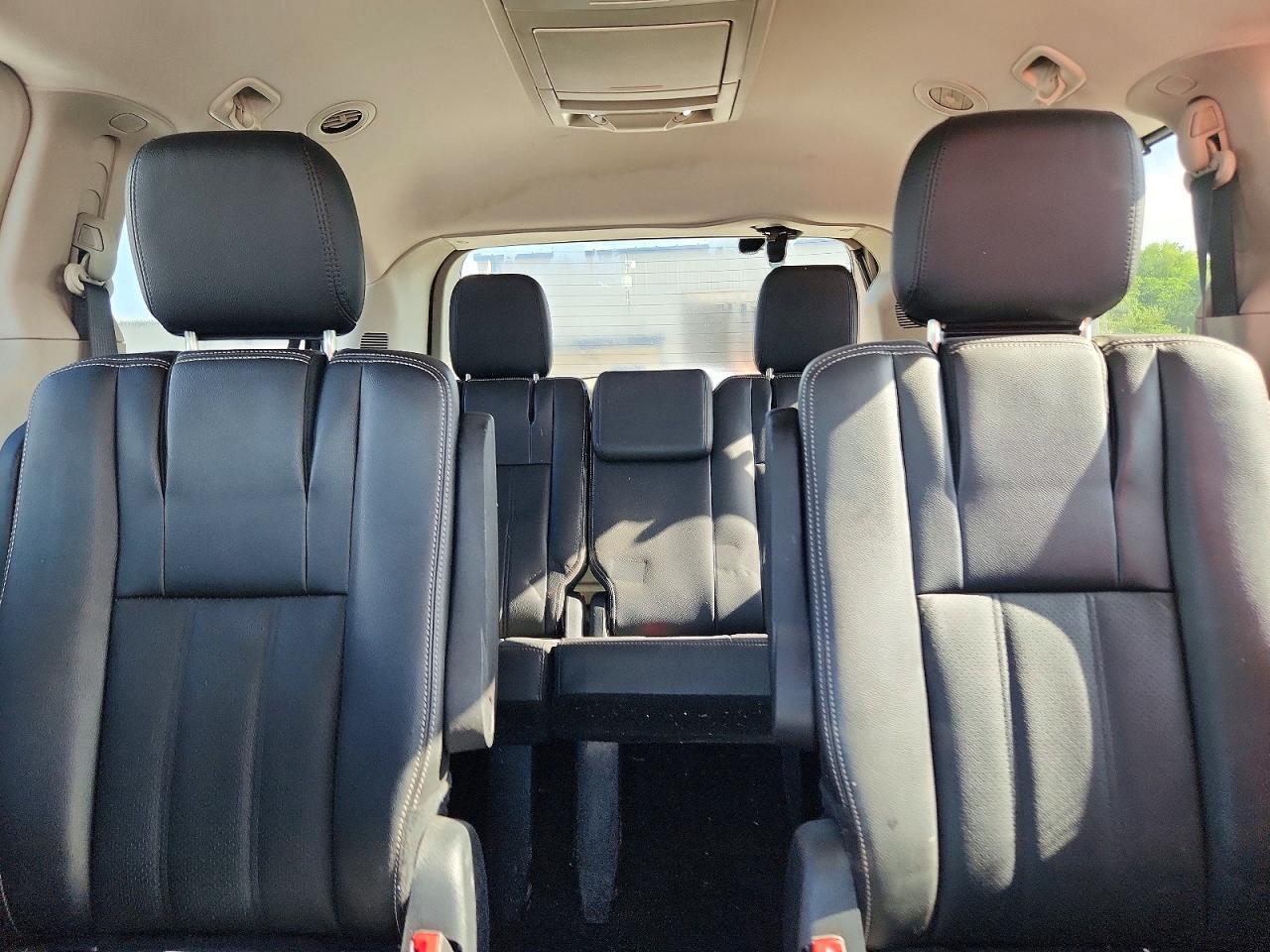 2014 Chrysler Town & Country Touring L Red vin: 2C4RC1CG9ER467010