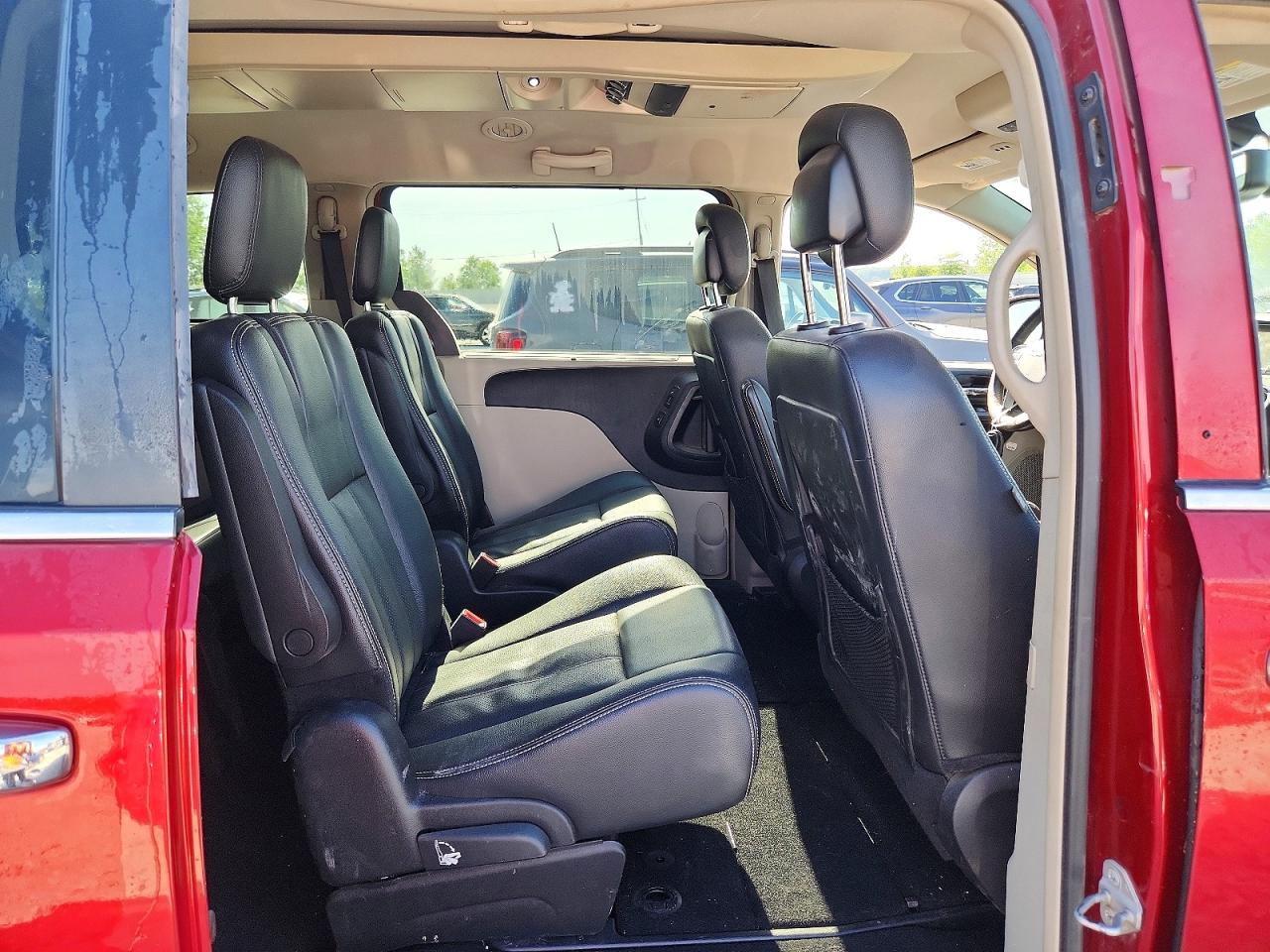 2014 Chrysler Town & Country Touring L Red vin: 2C4RC1CG9ER467010