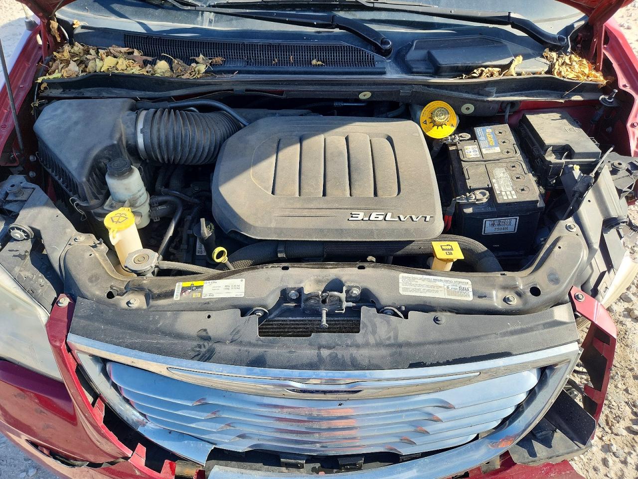 2014 Chrysler Town & Country Touring L Red vin: 2C4RC1CG9ER467010
