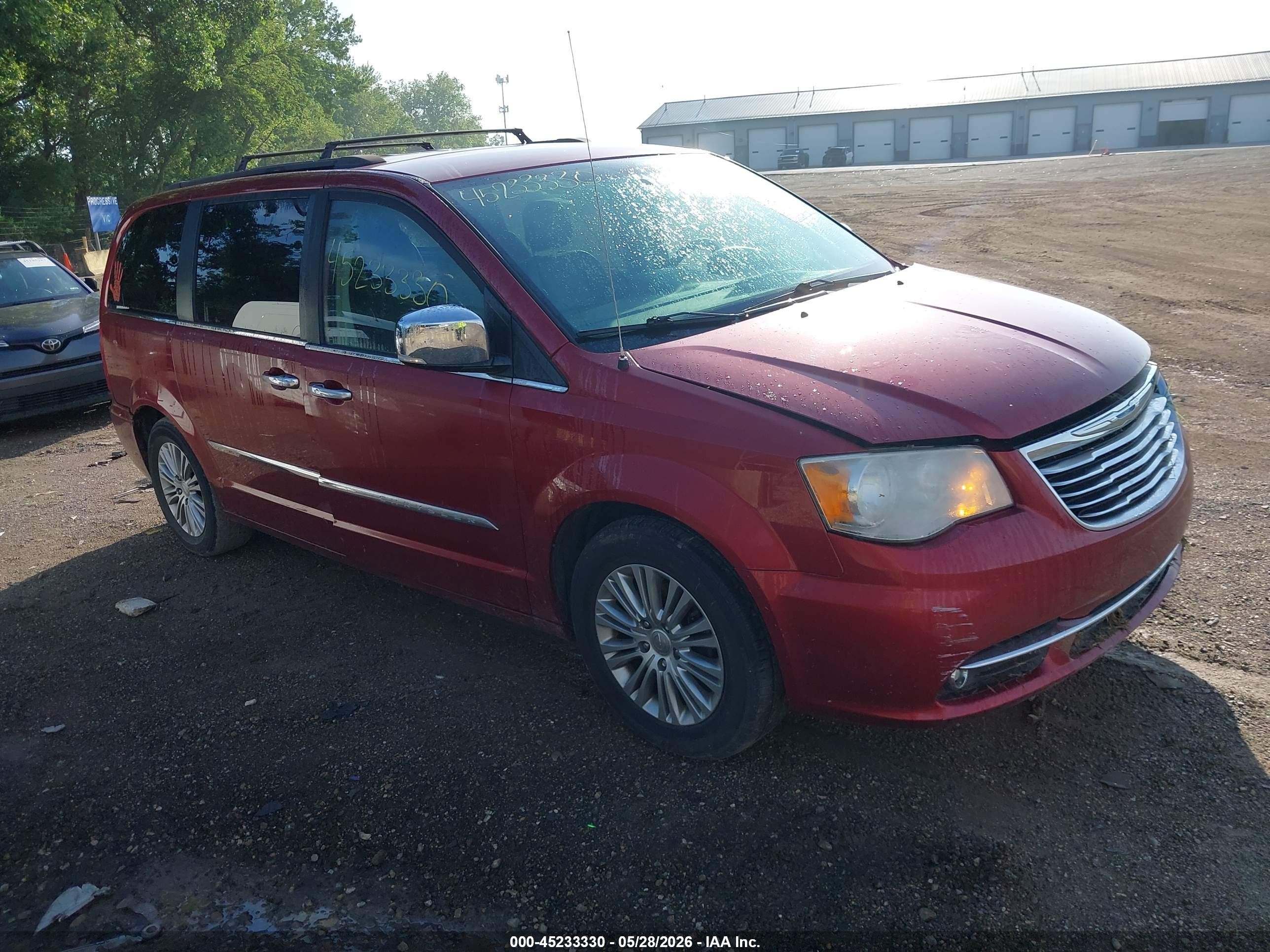 2015 Chrysler Town & Country Touring-l Red vin: 2C4RC1CG9FR525652