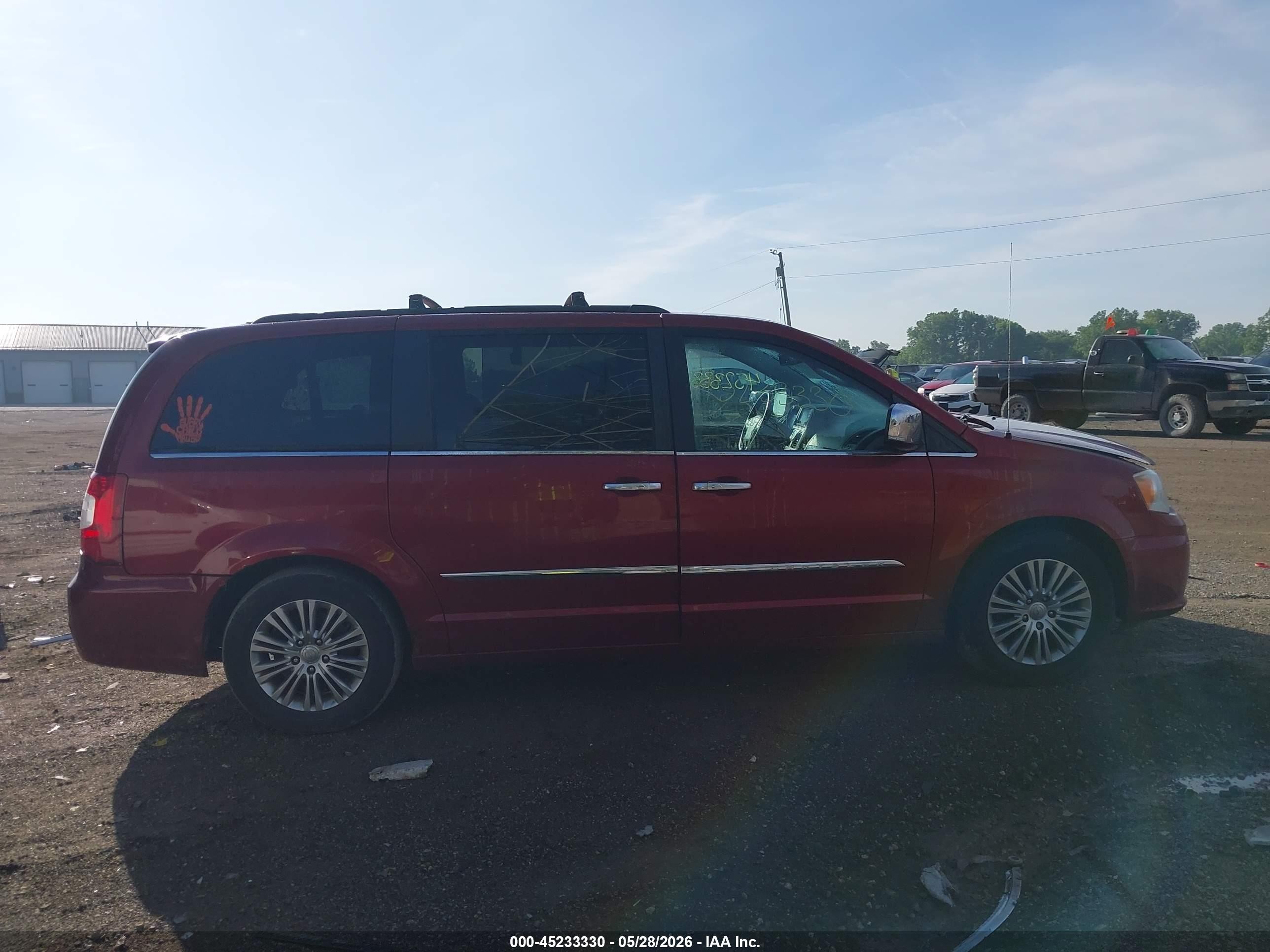 2015 Chrysler Town & Country Touring-l Red vin: 2C4RC1CG9FR525652