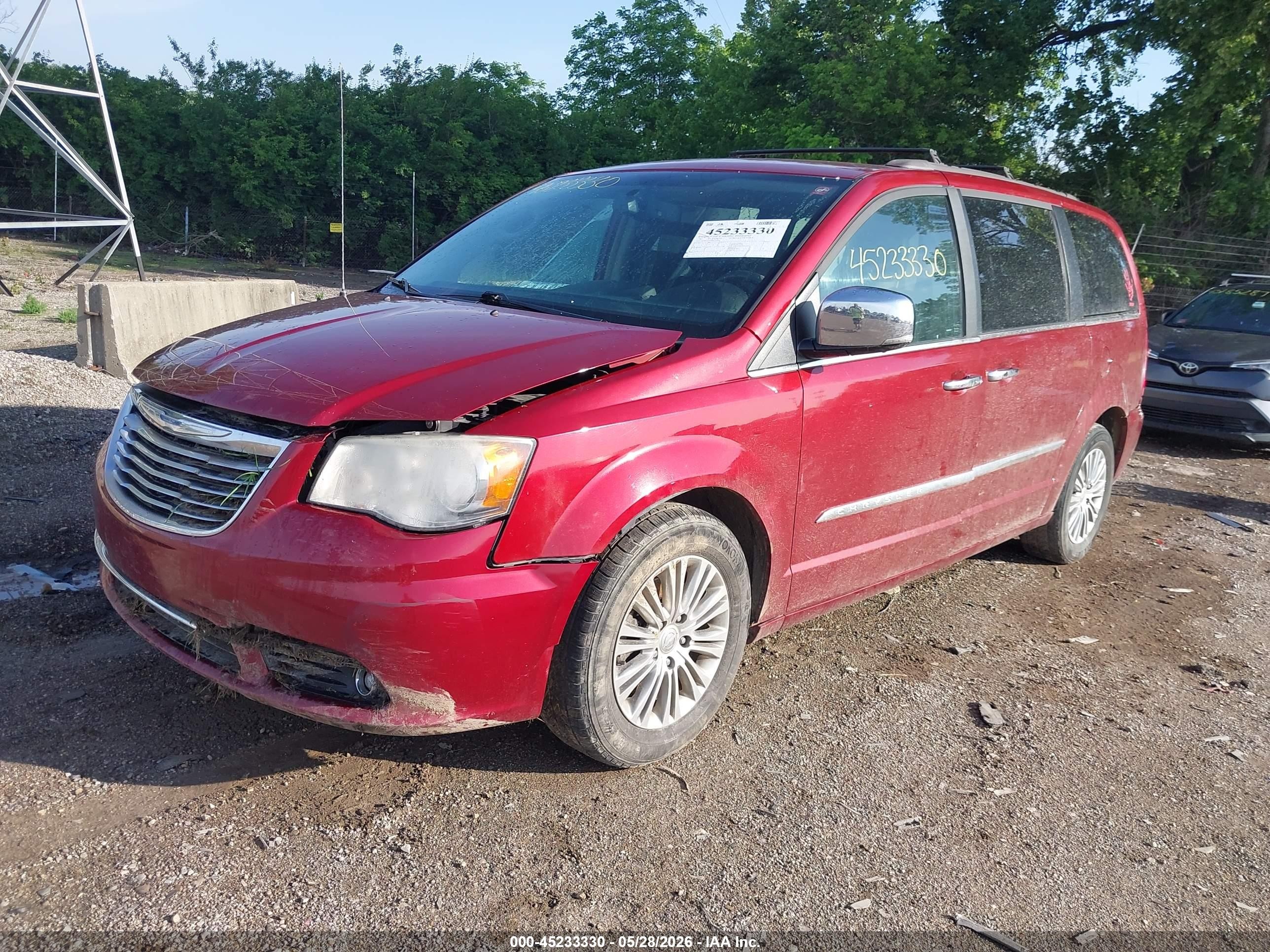 2015 Chrysler Town & Country Touring-l Red vin: 2C4RC1CG9FR525652