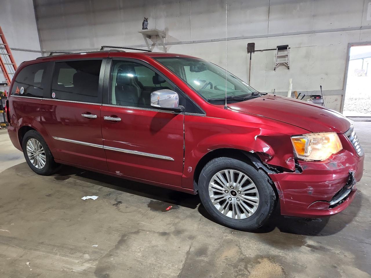 2015 Chrysler Town & Country Touring L Бордовый vin: 2C4RC1CG9FR562040