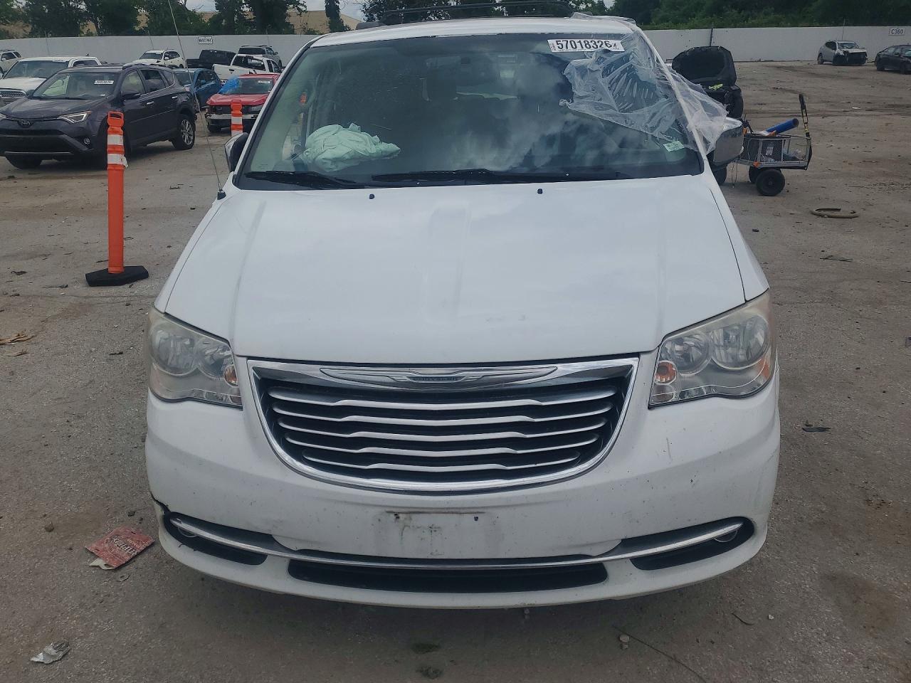 2015 Chrysler Town & Country Touring L White vin: 2C4RC1CG9FR588699