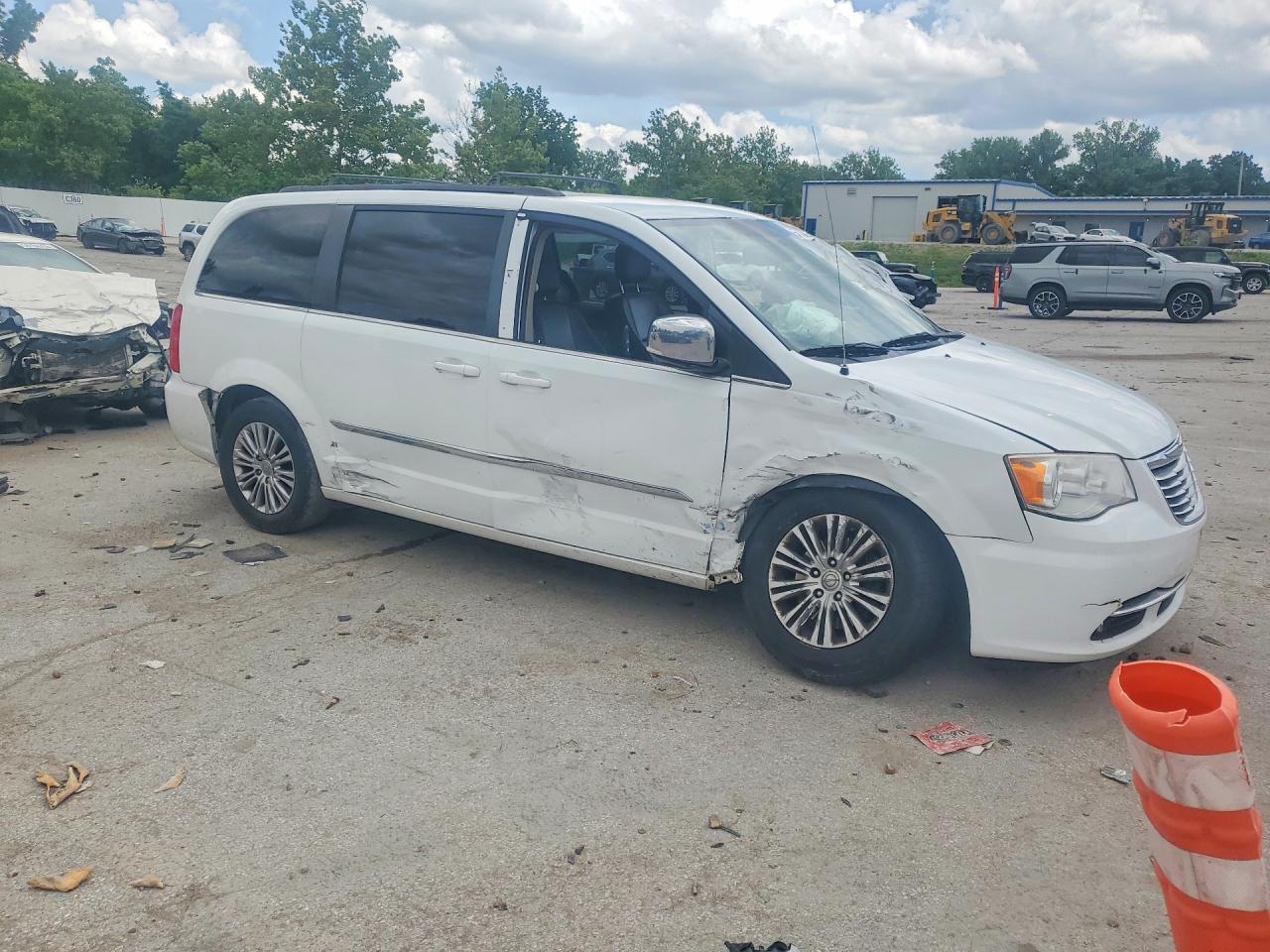2015 Chrysler Town & Country Touring L White vin: 2C4RC1CG9FR588699