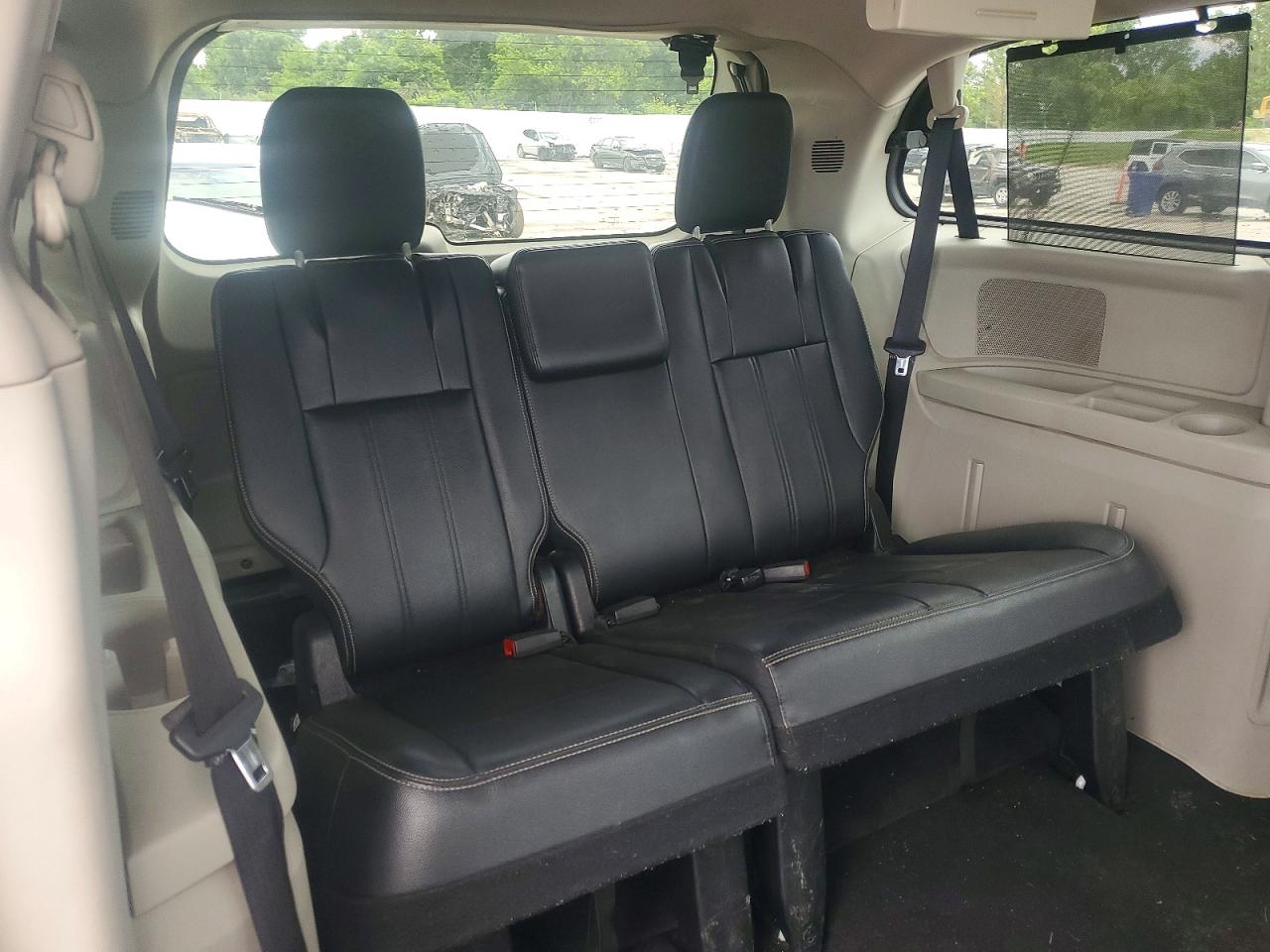 2015 Chrysler Town & Country Touring L White vin: 2C4RC1CG9FR588699