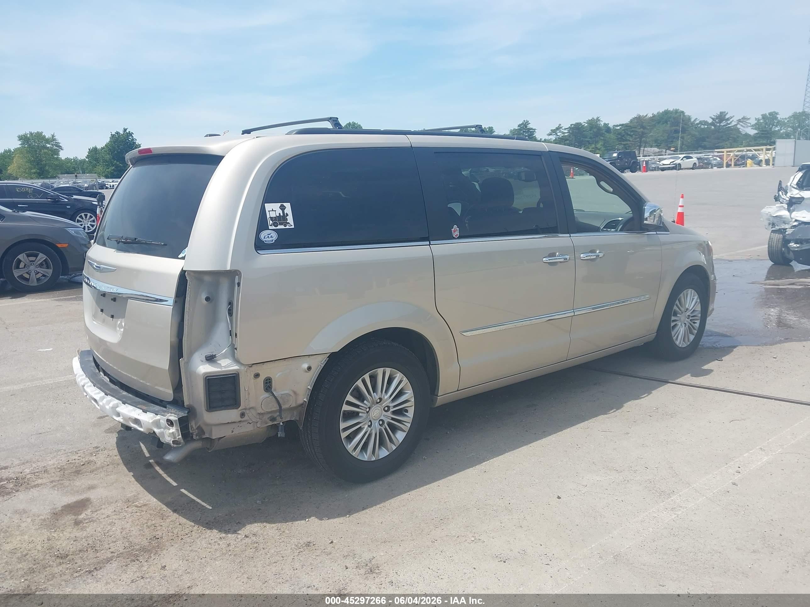 2015 Chrysler Town & Country Touring-l Tan vin: 2C4RC1CG9FR656340