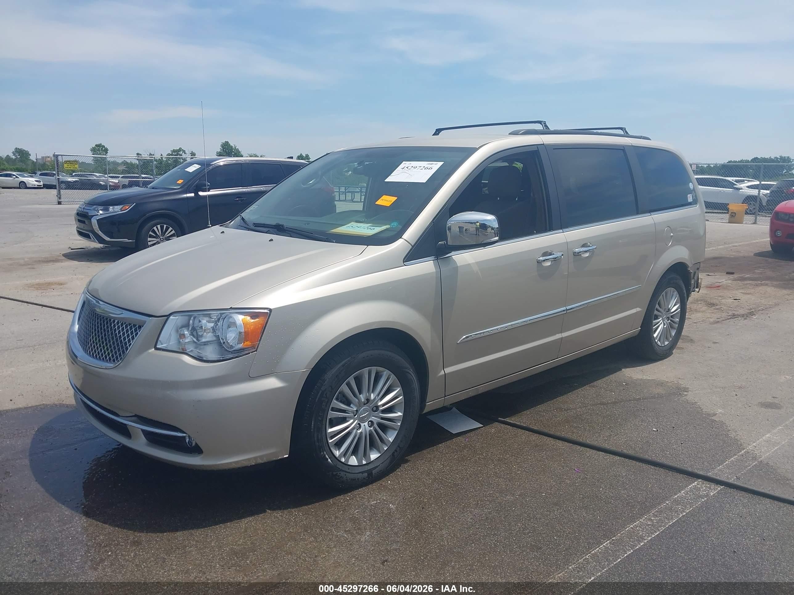 2015 Chrysler Town & Country Touring-l Tan vin: 2C4RC1CG9FR656340