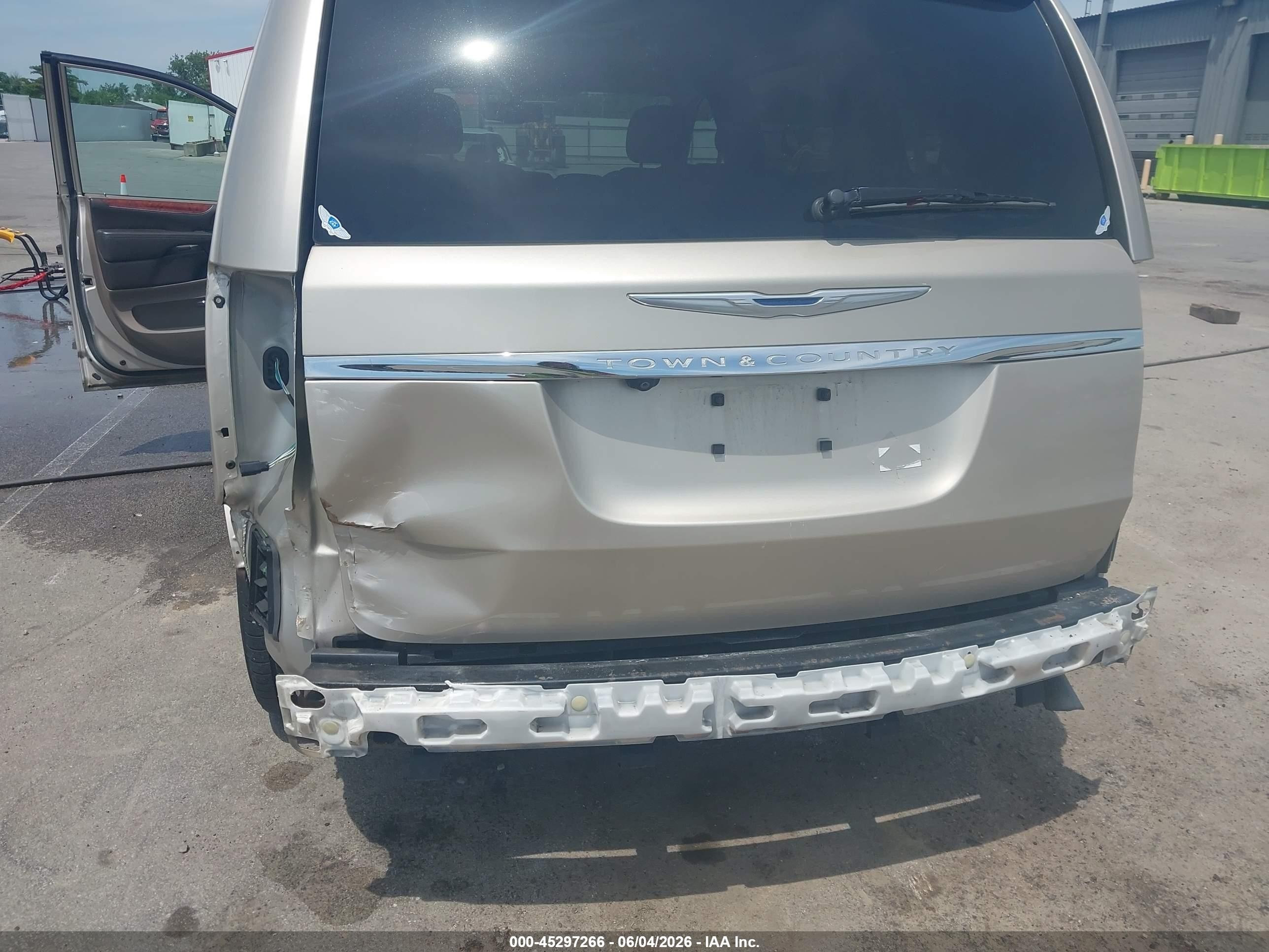 2015 Chrysler Town & Country Touring-l Tan vin: 2C4RC1CG9FR656340
