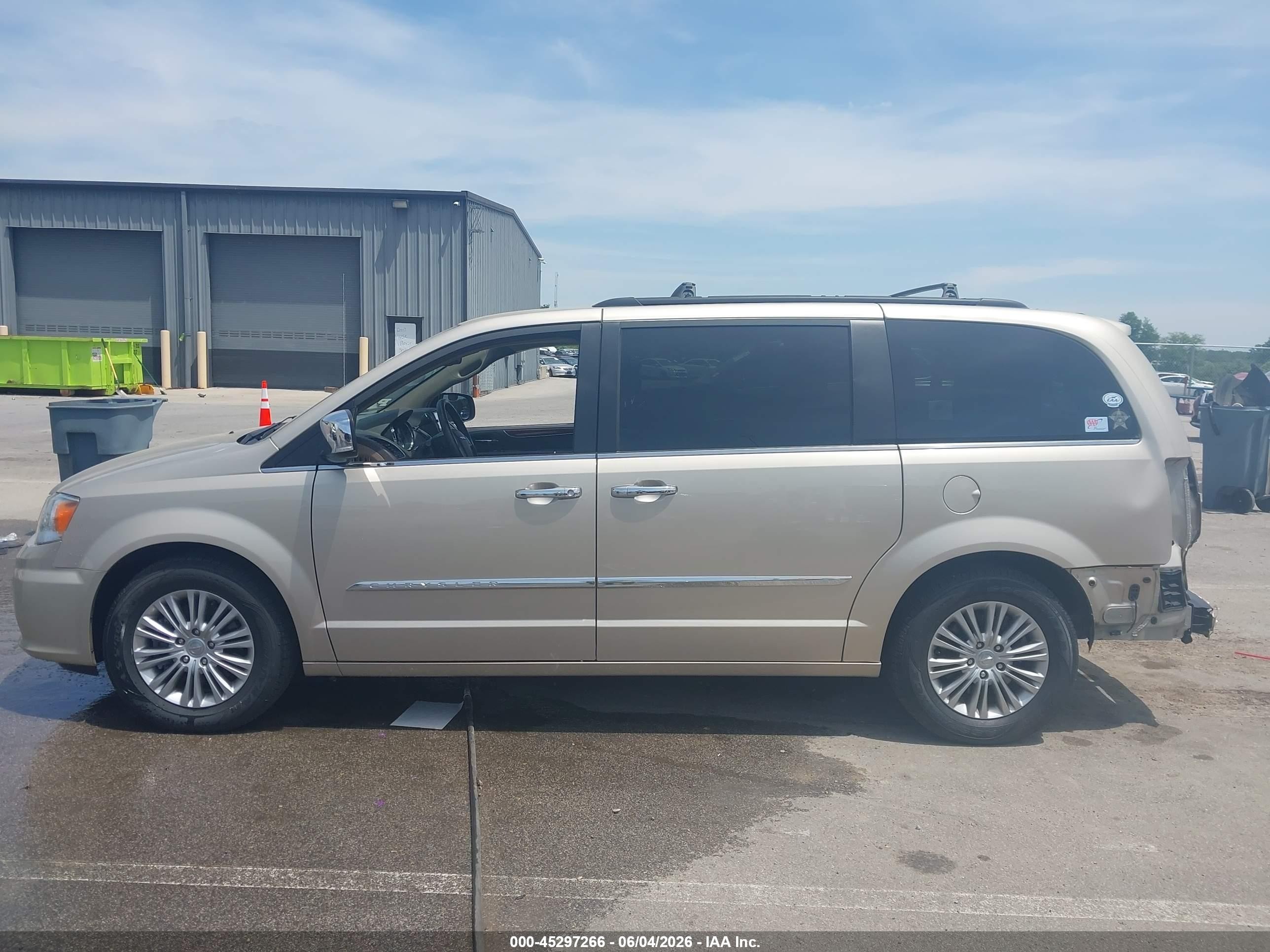 2015 Chrysler Town & Country Touring-l Tan vin: 2C4RC1CG9FR656340