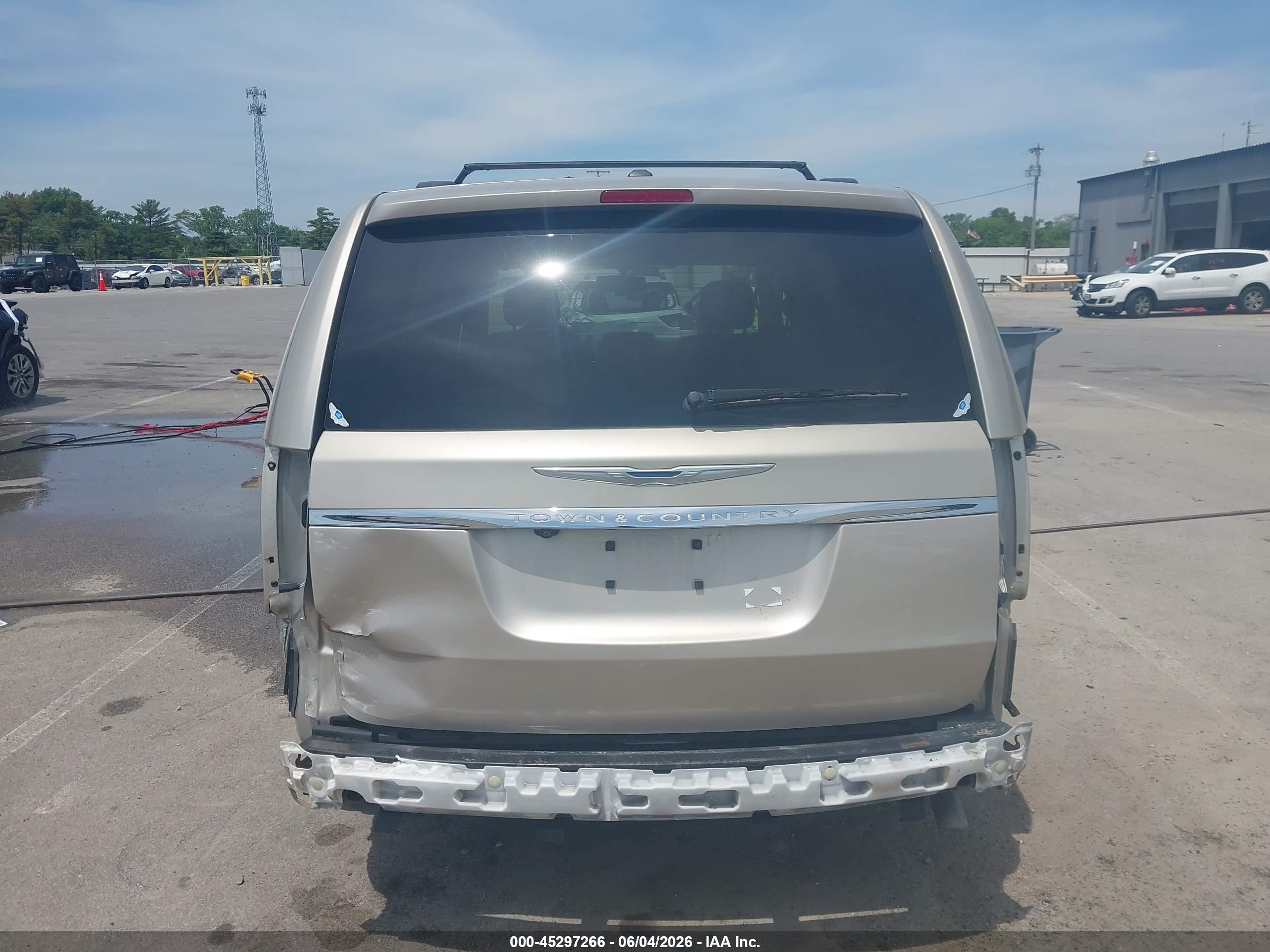 2015 Chrysler Town & Country Touring-l Tan vin: 2C4RC1CG9FR656340