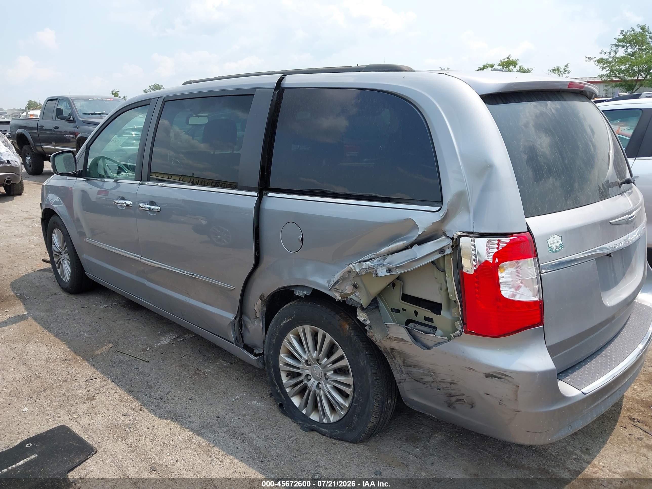 2015 Chrysler Town & Country Touring-l Silver vin: 2C4RC1CG9FR716987