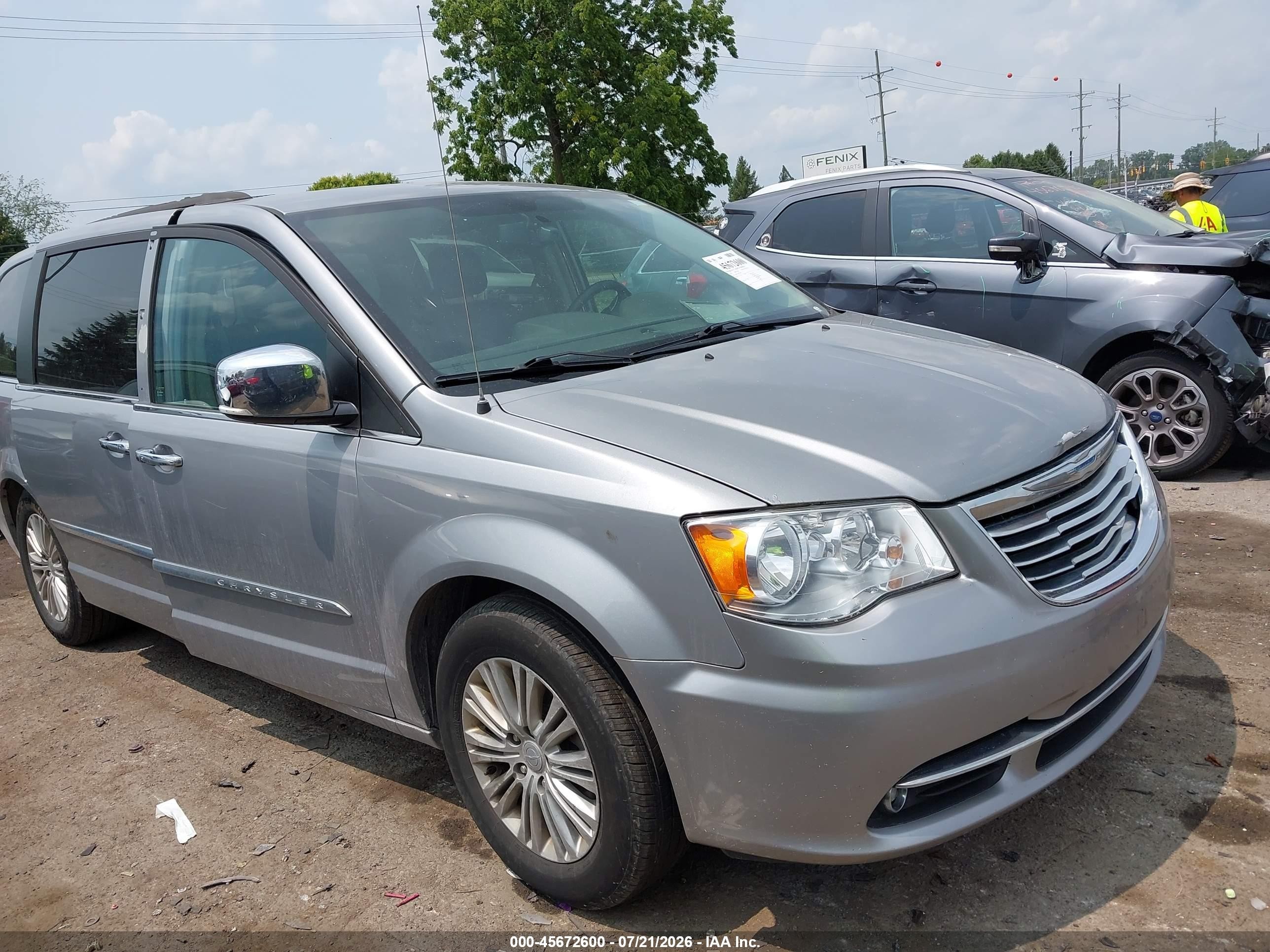 2015 Chrysler Town & Country Touring-l Silver vin: 2C4RC1CG9FR716987