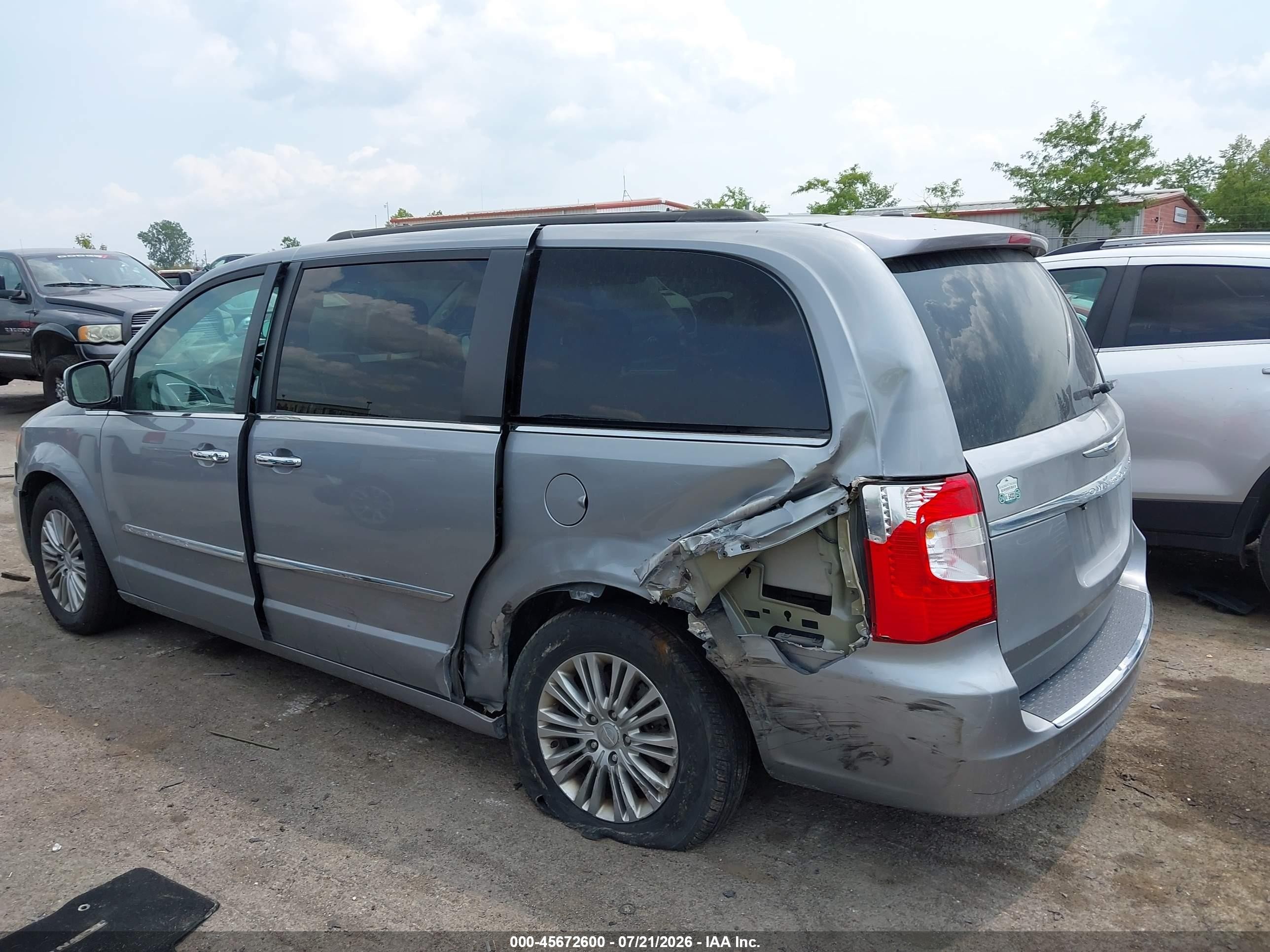 2015 Chrysler Town & Country Touring-l Silver vin: 2C4RC1CG9FR716987