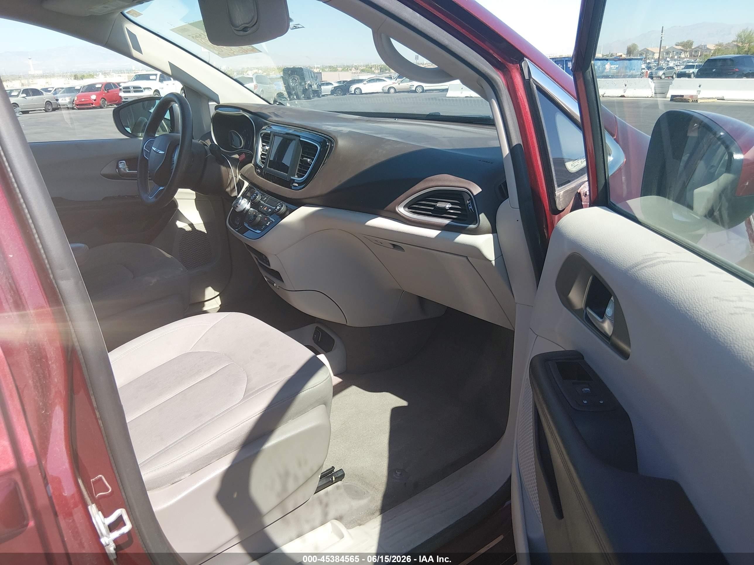 2020 Chrysler Voyager Lx Red vin: 2C4RC1CG9LR131192