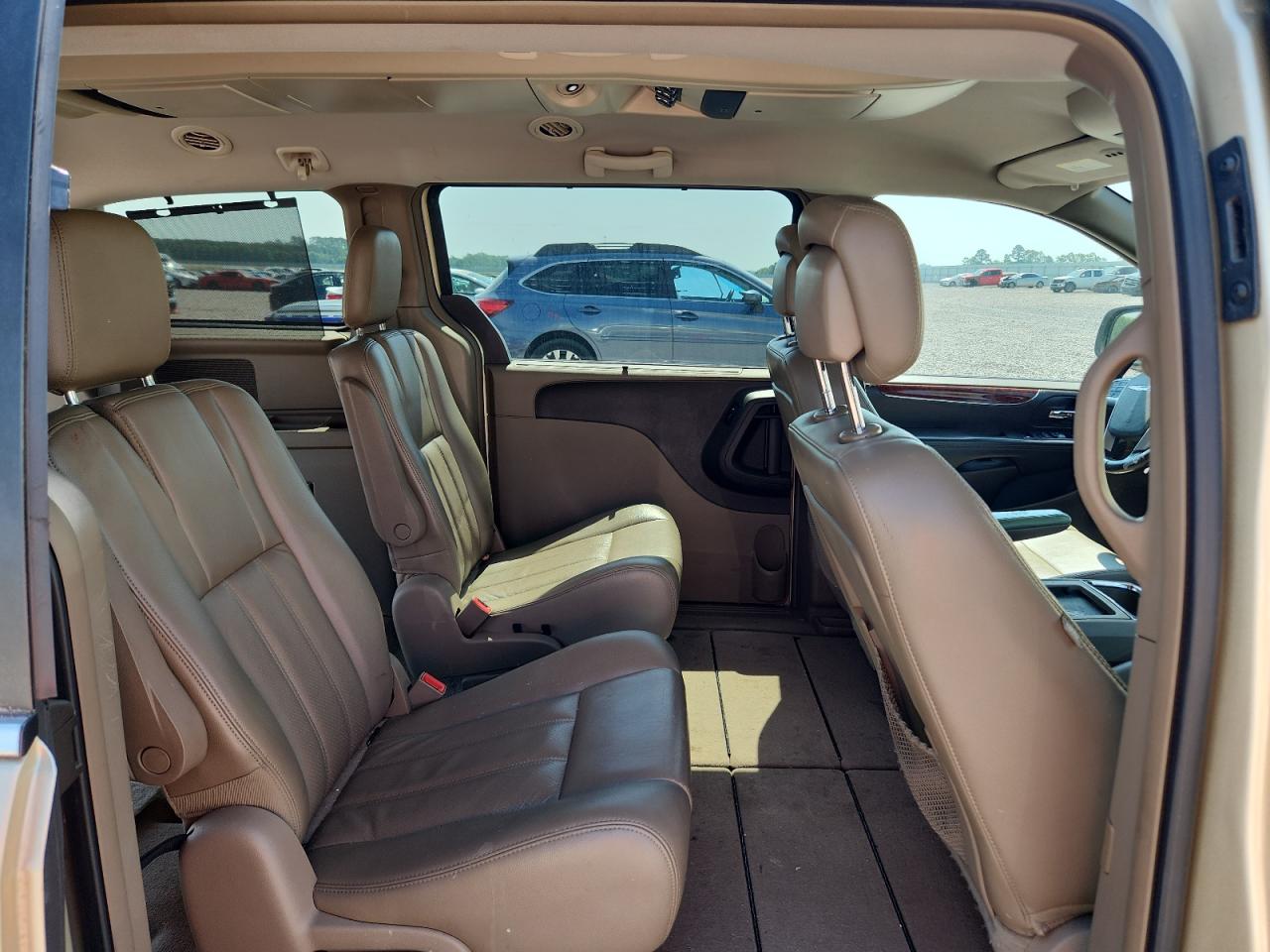 2012 Chrysler Town & Country Touring L Cream vin: 2C4RC1CGXCR146090