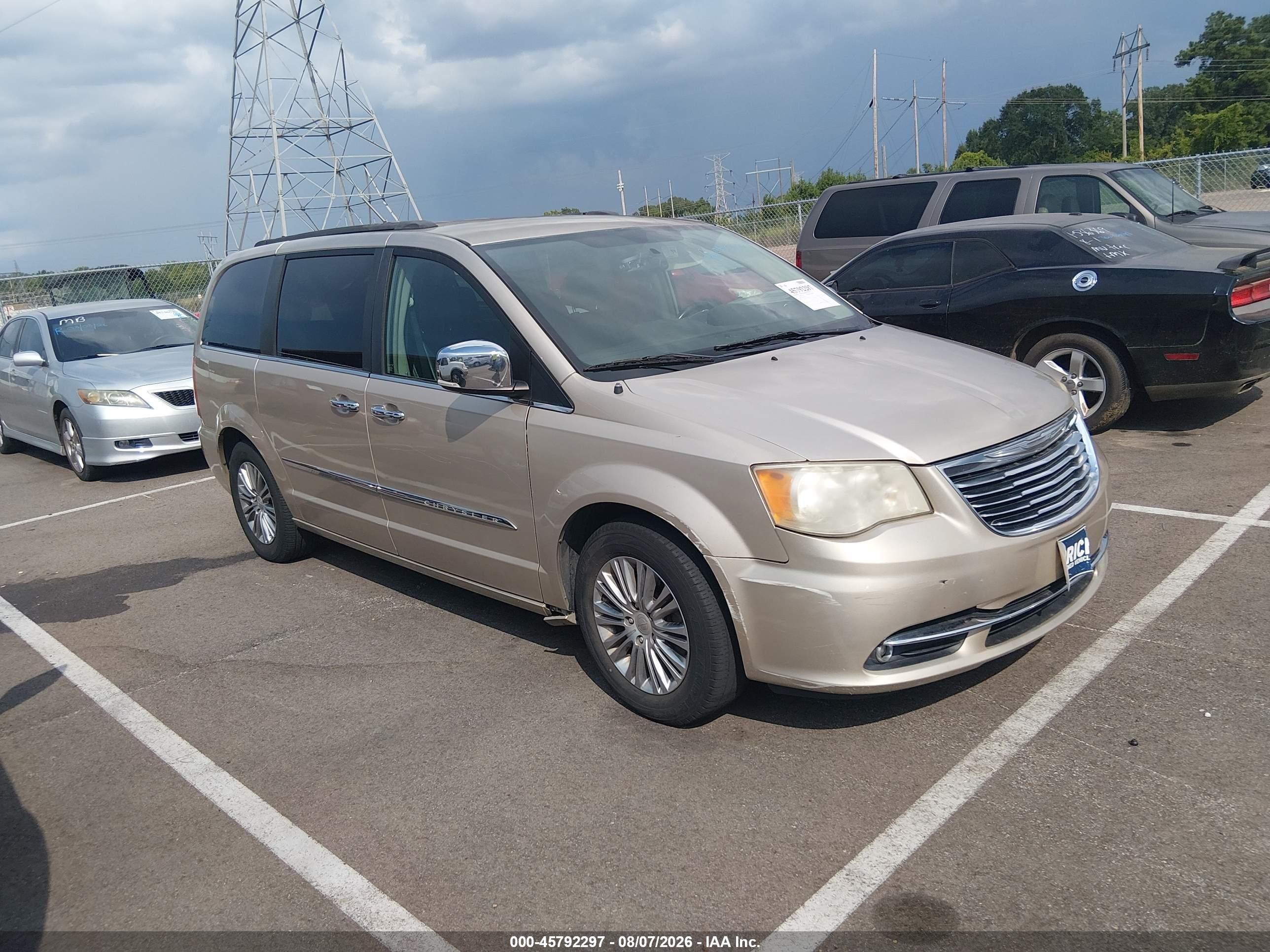 2013 Chrysler Town & Country Touring-l Beige vin: 2C4RC1CGXDR574937