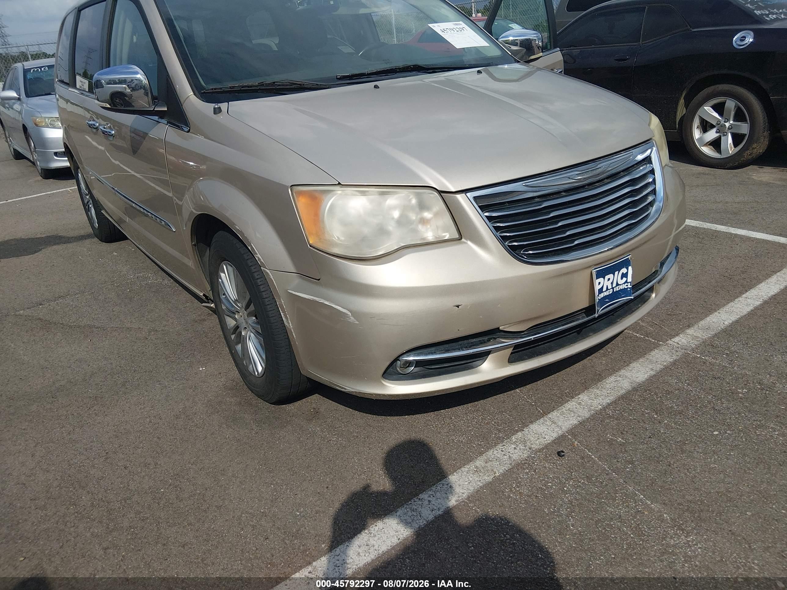 2013 Chrysler Town & Country Touring-l Beige vin: 2C4RC1CGXDR574937