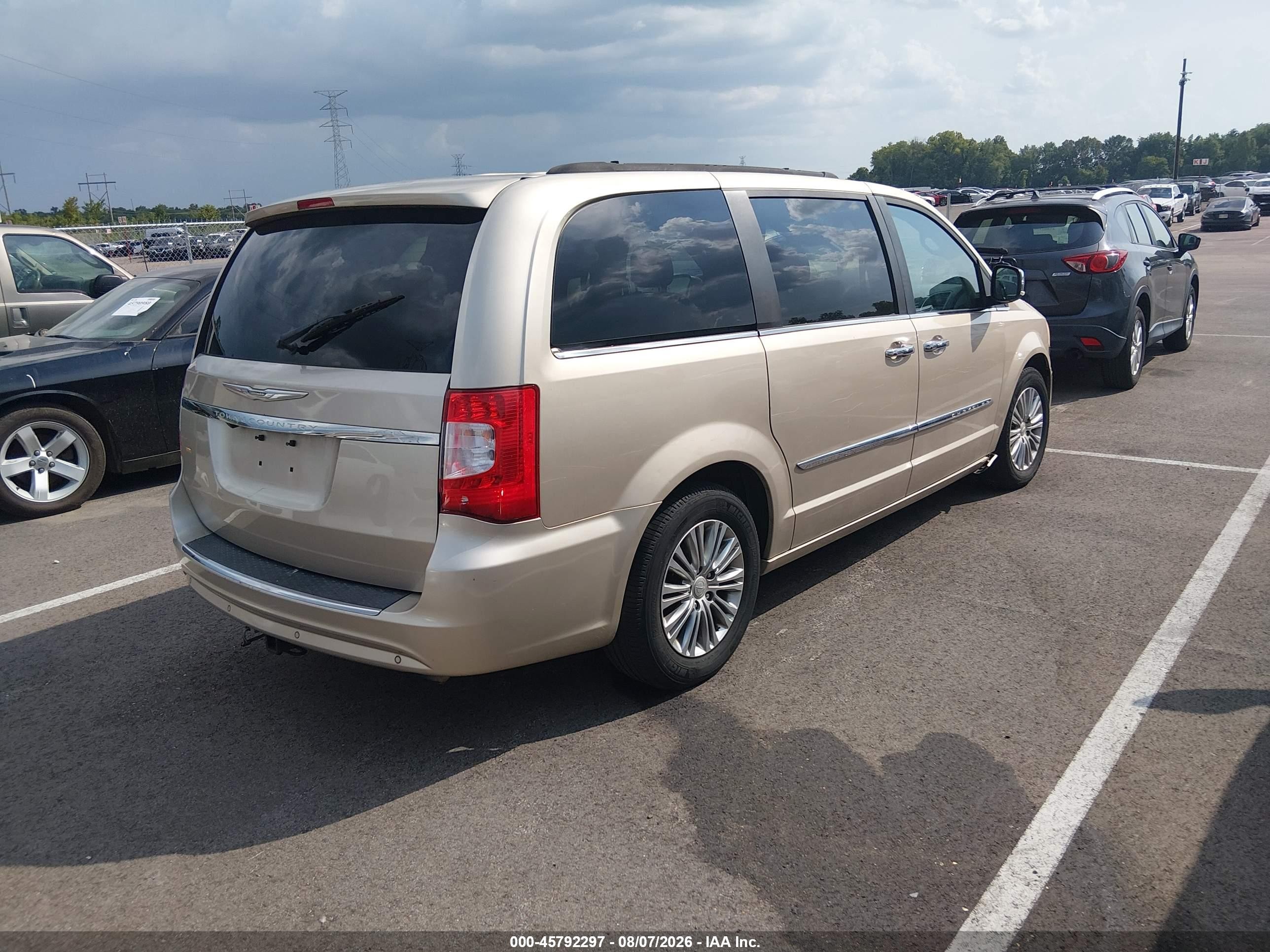 2013 Chrysler Town & Country Touring-l Beige vin: 2C4RC1CGXDR574937