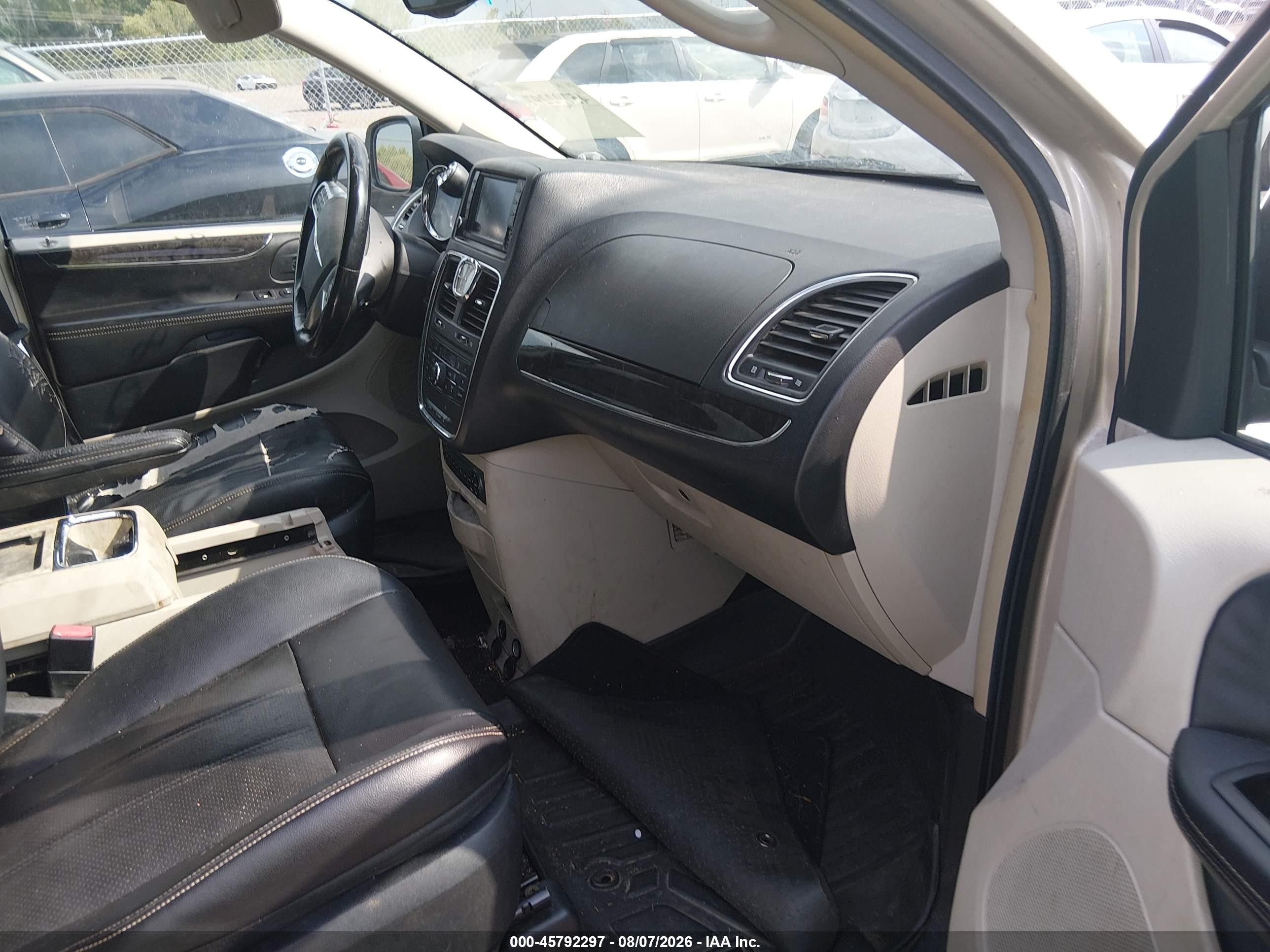 2013 Chrysler Town & Country Touring-l Beige vin: 2C4RC1CGXDR574937