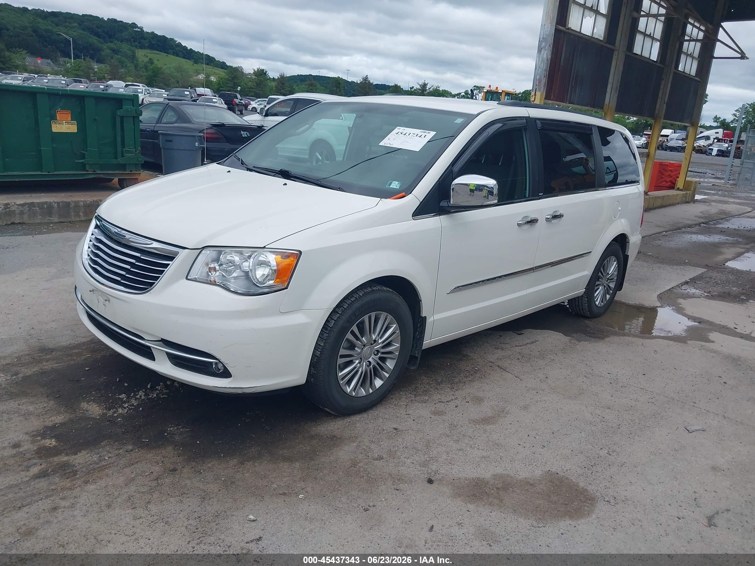 2013 Chrysler Town & Country Touring-l Белый vin: 2C4RC1CGXDR614983