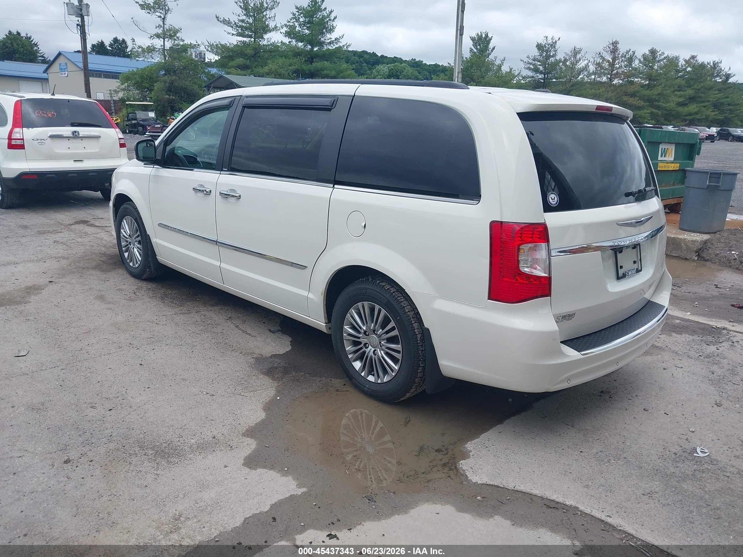 2013 Chrysler Town & Country Touring-l Белый vin: 2C4RC1CGXDR614983