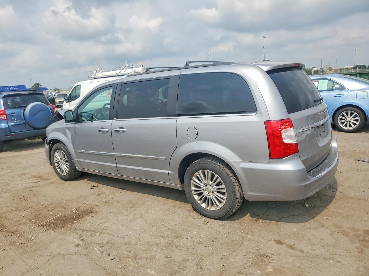 2013 Chrysler Town & Country Touring L Silver vin: 2C4RC1CGXDR647675