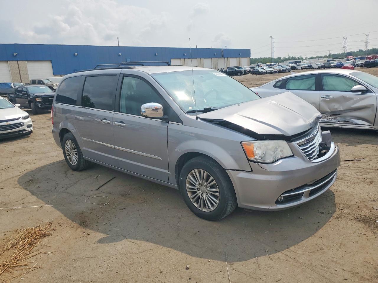 2013 Chrysler Town & Country Touring L Silver vin: 2C4RC1CGXDR647675