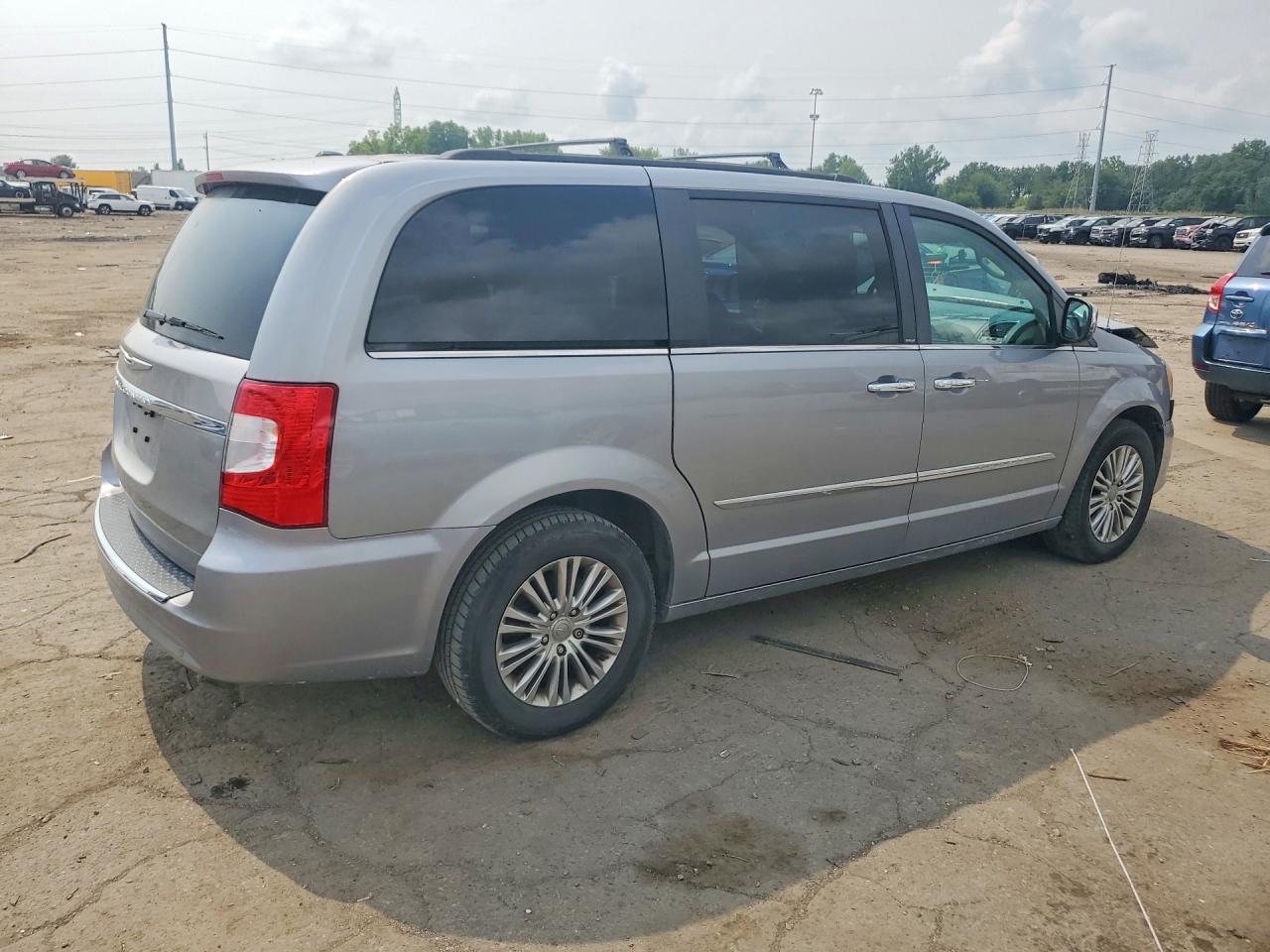 2013 Chrysler Town & Country Touring L Silver vin: 2C4RC1CGXDR647675