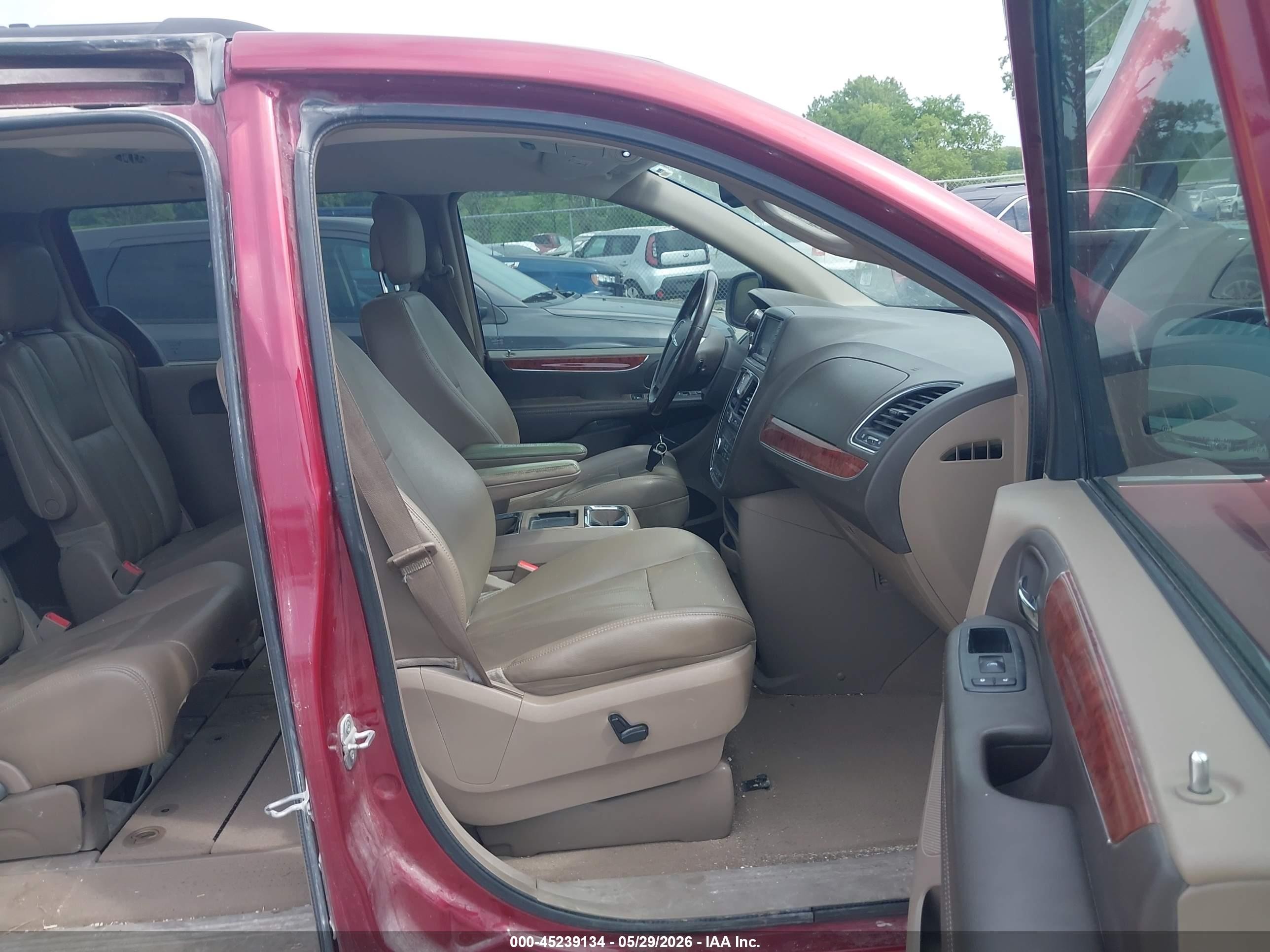 2013 Chrysler Town & Country Touring-l Red vin: 2C4RC1CGXDR653900