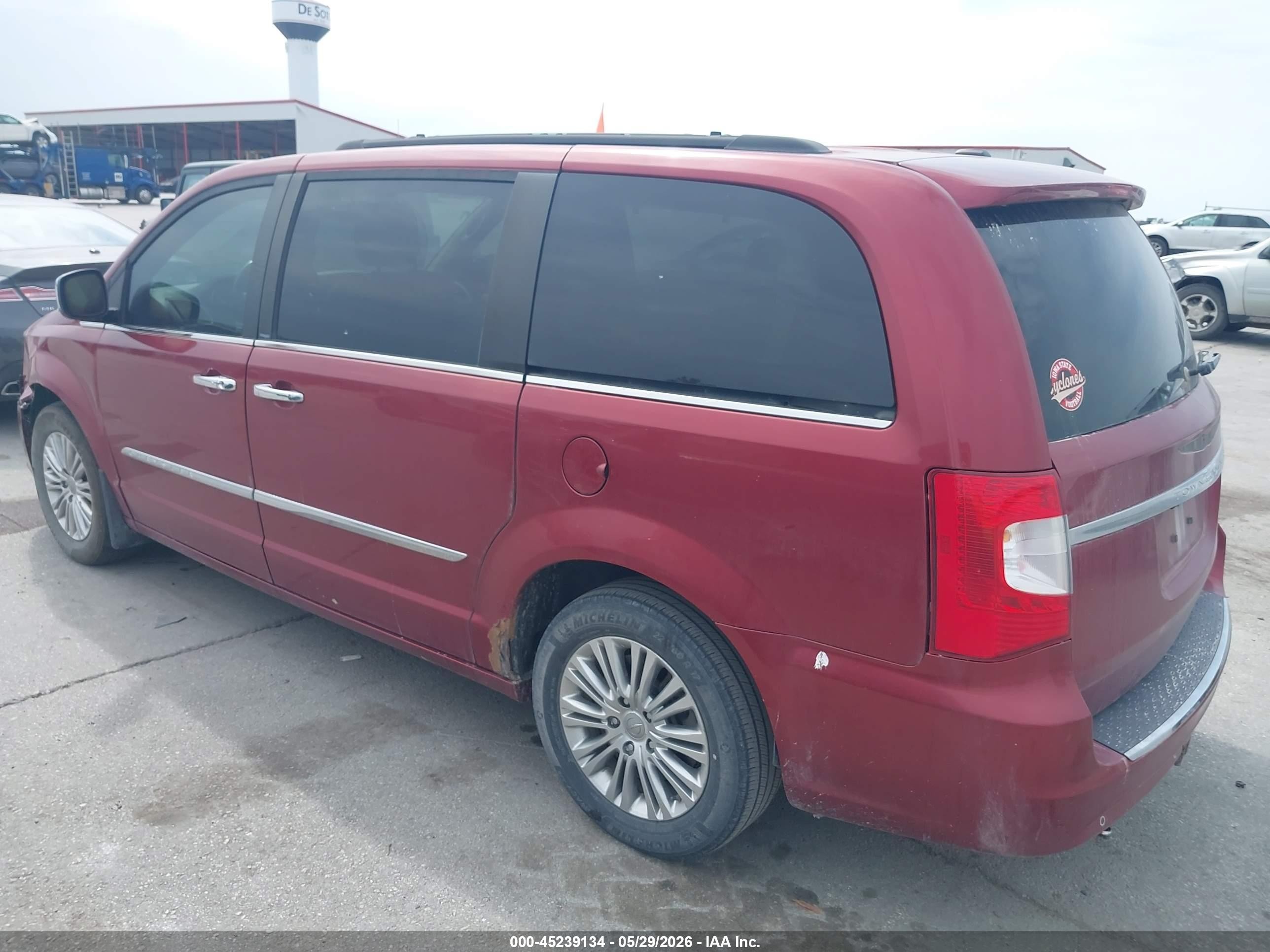 2013 Chrysler Town & Country Touring-l Red vin: 2C4RC1CGXDR653900