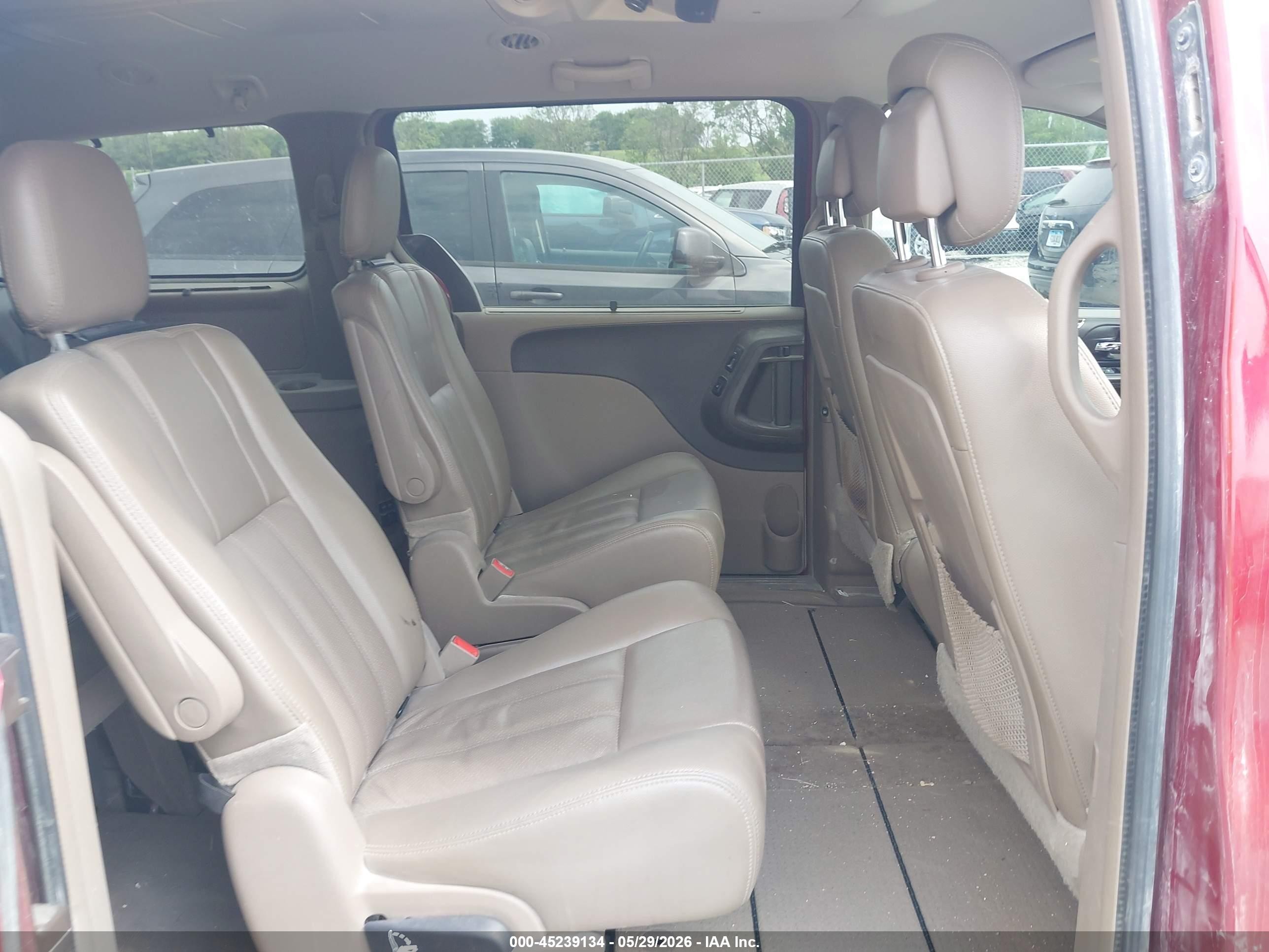 2013 Chrysler Town & Country Touring-l Red vin: 2C4RC1CGXDR653900